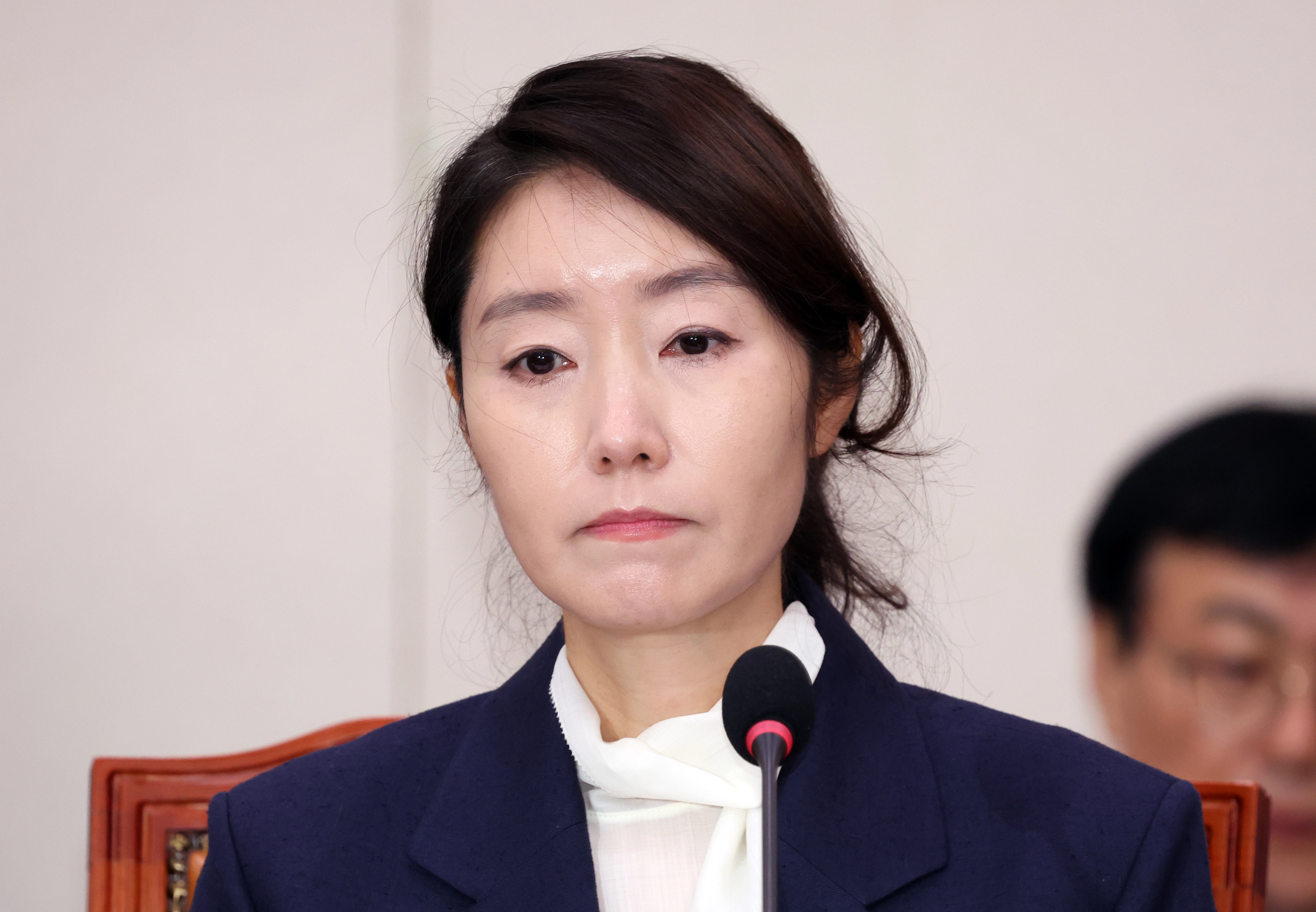 질의 듣는 강선우 후보자  강선우 여성가족부 장관 후보자가 14일 서울 여의도 국회에서 열린 여성가족위원회의 인사청문회에서 의원 질의를 듣고 있다. 2025.07.14. 뉴시스