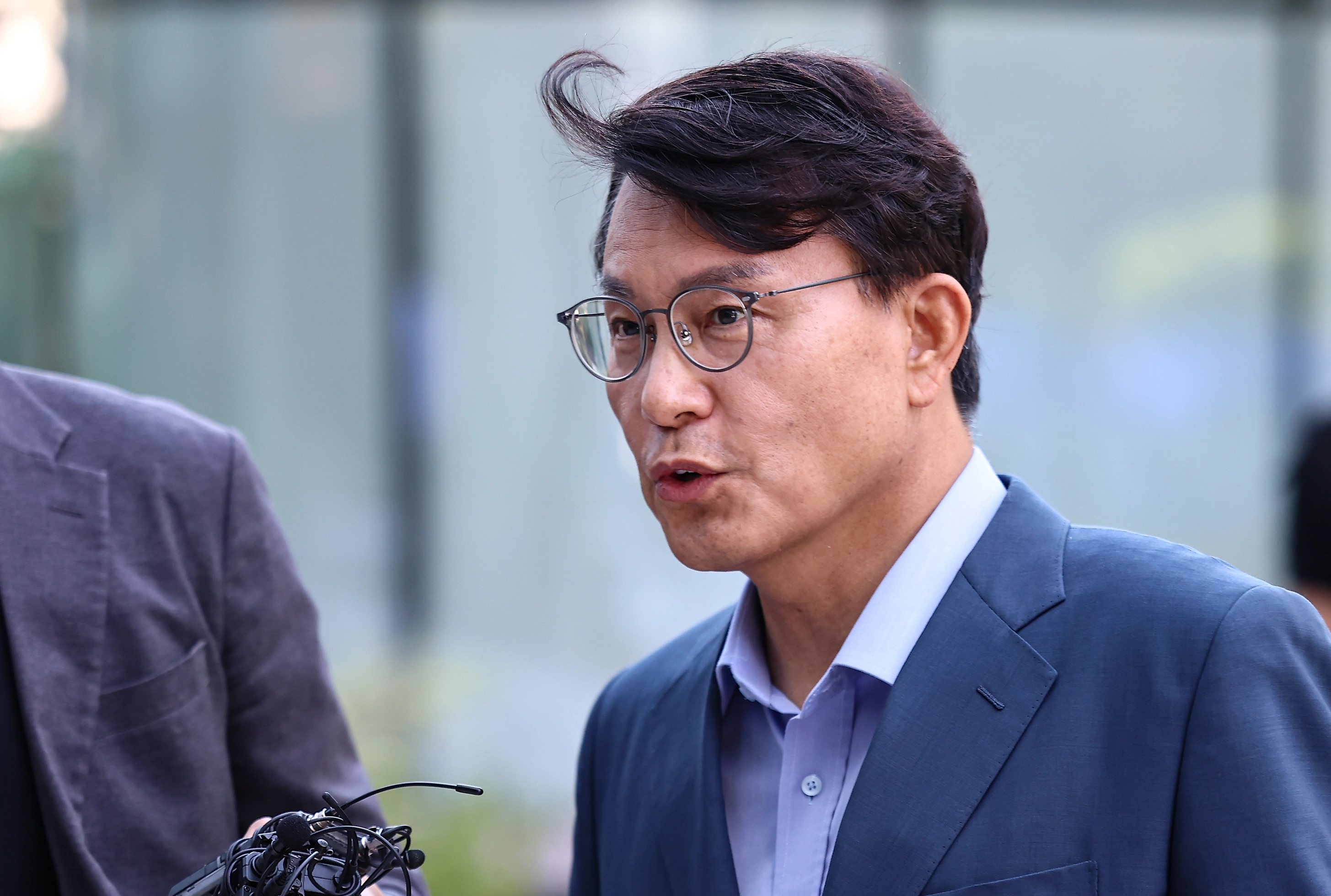 ‘공천개입 의혹’ 윤상현 의원, 김건희 특검 출석  공천 개입 의혹을 받는 윤상현 국민의힘 의원이 27일 서울 종로구에 마련된 김건희 특검팀(특별검사 민중기) 사무실로 조사를 받기 위해 출석하고 있다. 2025.7.27/뉴스1