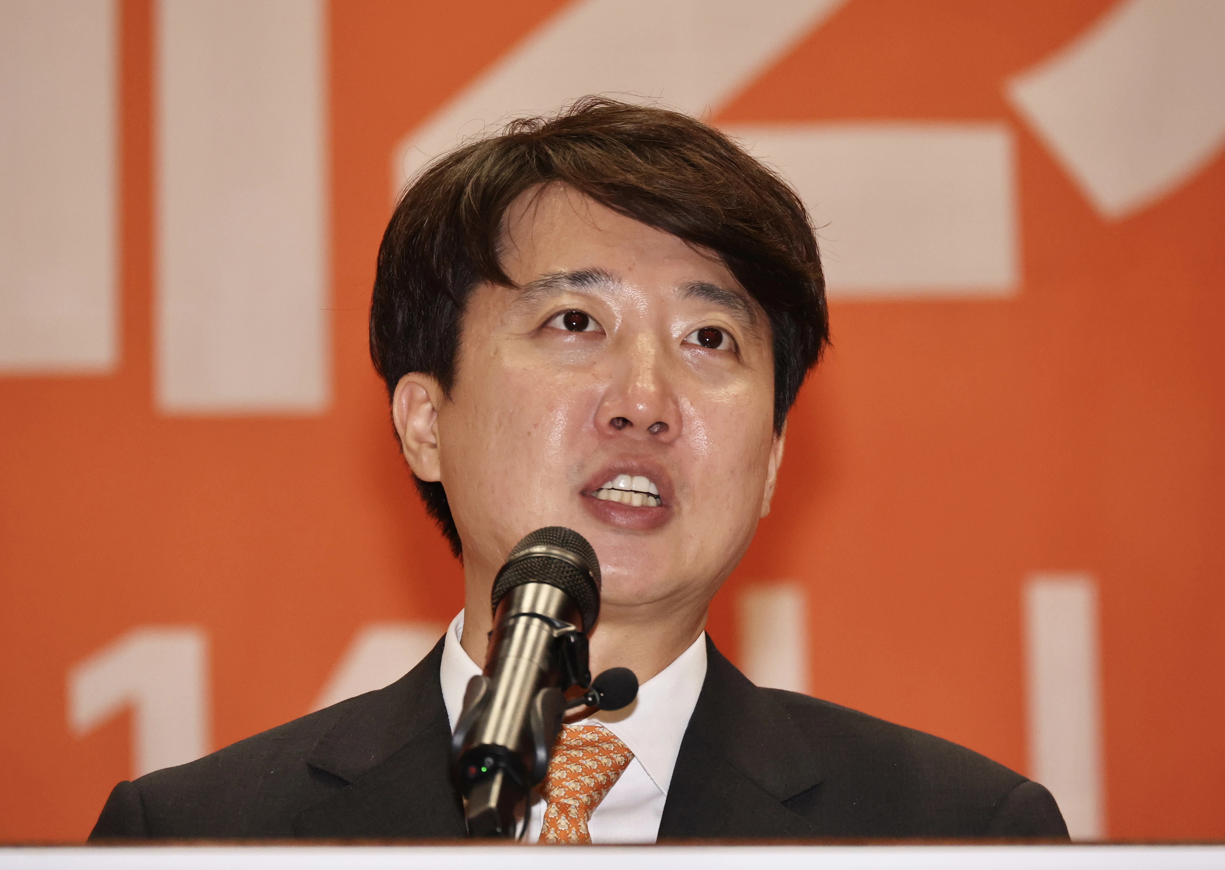 수락연설하는 이준석 당대표  이준석 개혁신당 대표가 27일 오후 서울 여의도 국회 의원회관에서 열린 개혁신당 제2차 전당대회에서 당대표 수락연설을 하고 있다. 2025.07.27. 뉴시스