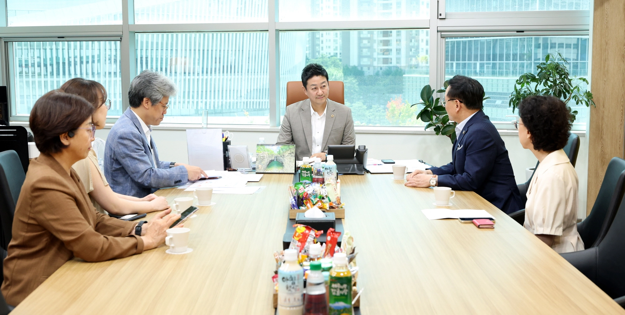 김진경 의장과 대한치매구강건강협회를 비롯한 치과의료·돌봄 단체 간담회. (사진=경기도의회)