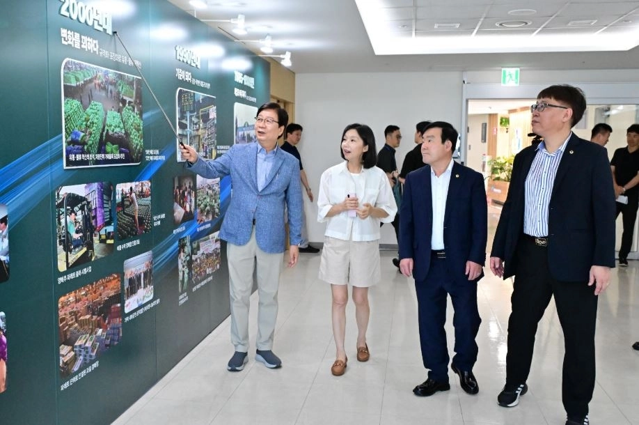 29일 오전 농축산물 수급과 물가안정 대책 점검을 위해 가락시장을 방문한 최호정 의장