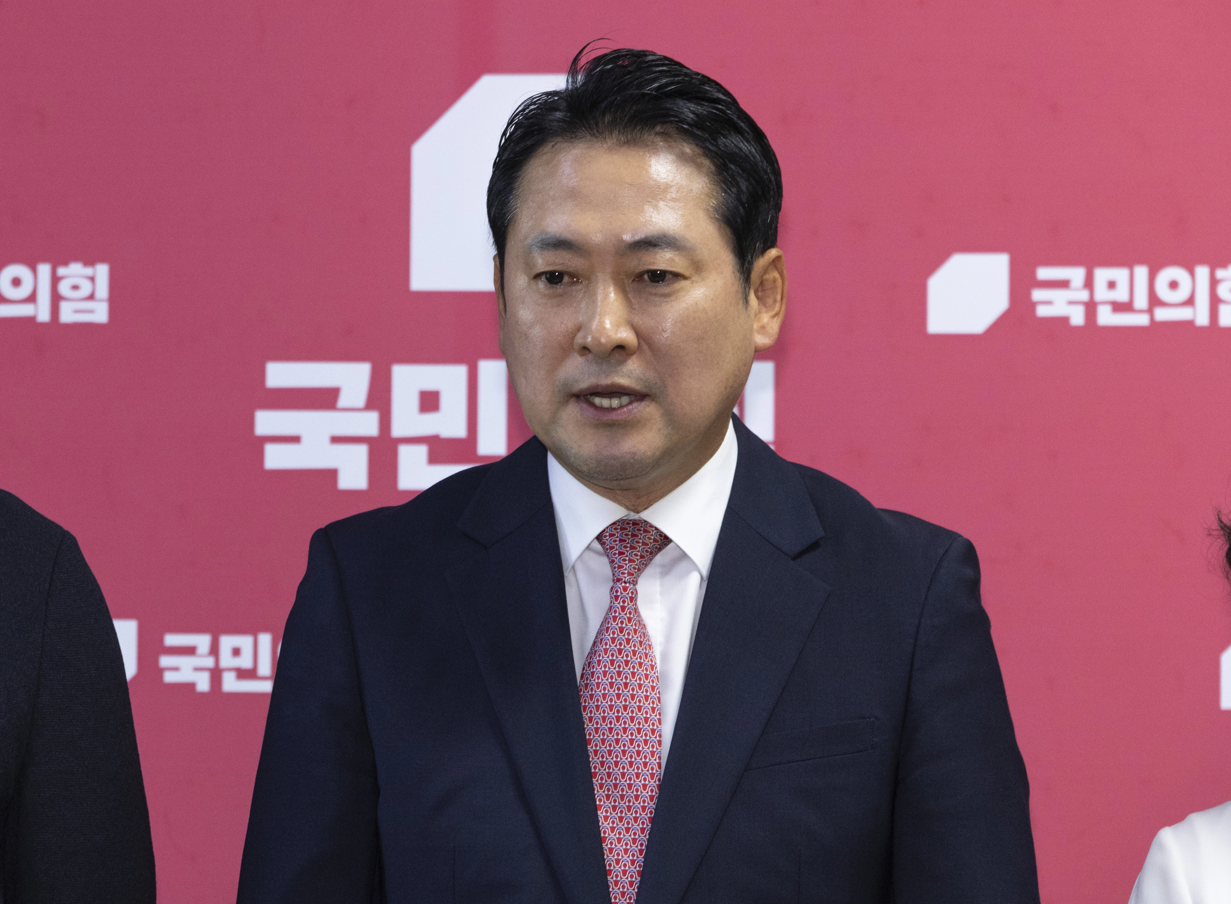 국회 법제사법위원회 야당 간사 장동혁 국민의힘 의원이 28일 국회에서 열린 법제사법위원회 제1소위원회에서 여당의 주도로 상법 추가 개정안이 통과된 뒤 가진 기자회견에서 발언하고 있다. 연합뉴스