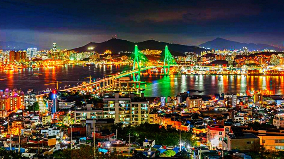 부산 영도 해돋이 전망대에서 바라본 부산항대교. 부산관광공사 제공
