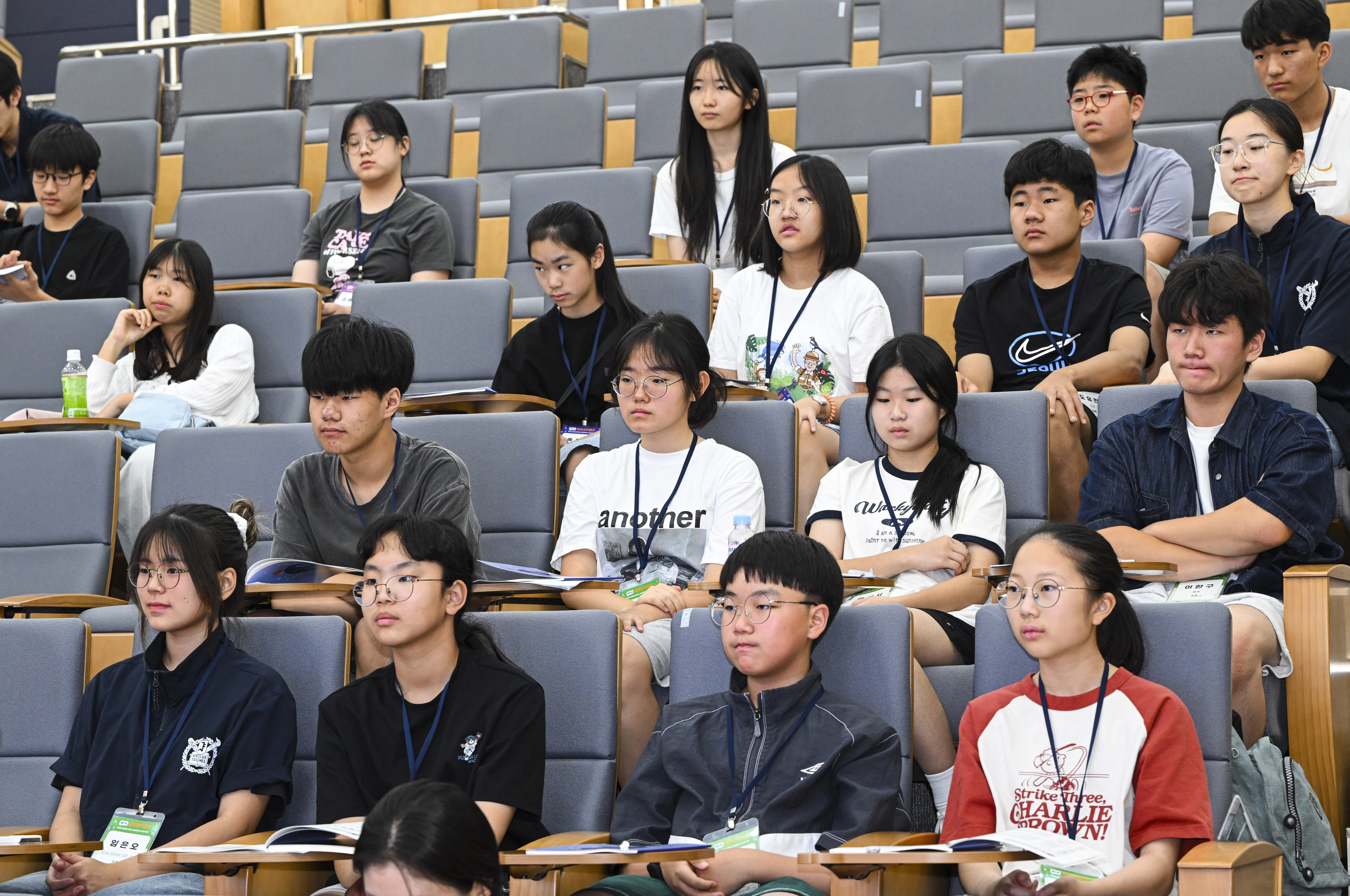 30일 서울 관악구 서울대 캠퍼스에서 열린 제21회 생명공학캠프에 참가한 학생들이 수업에 집중하고 있다. 2025.7.30 이지훈 기자