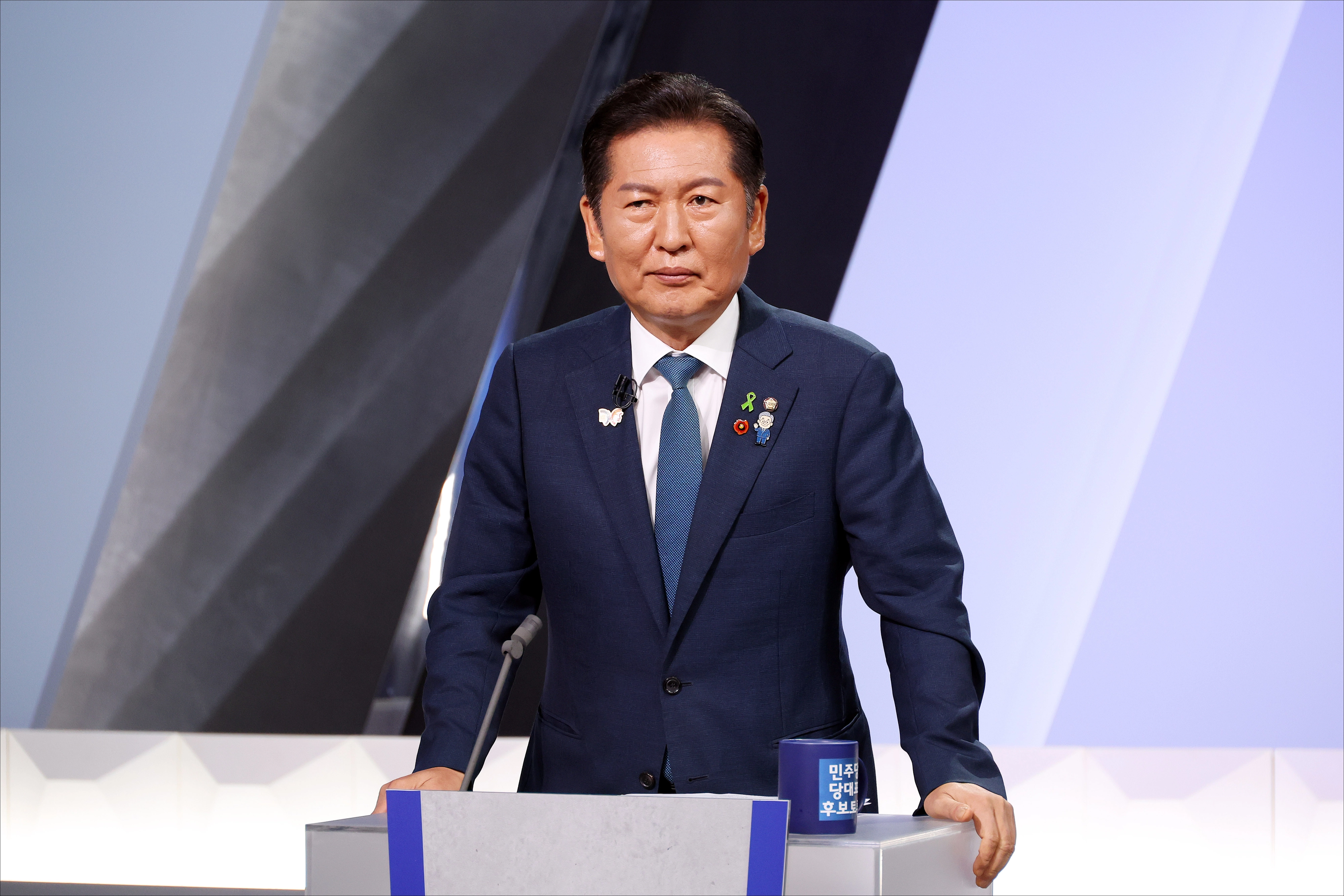 더불어민주당 정청래 당대표 후보가 지난 27일 서울 여의도 KBS 신관 공개홀에서 열린 TV토론회에 참석해 시작을 기다리고 있다. 2025.7.27. 국회사진기자단
