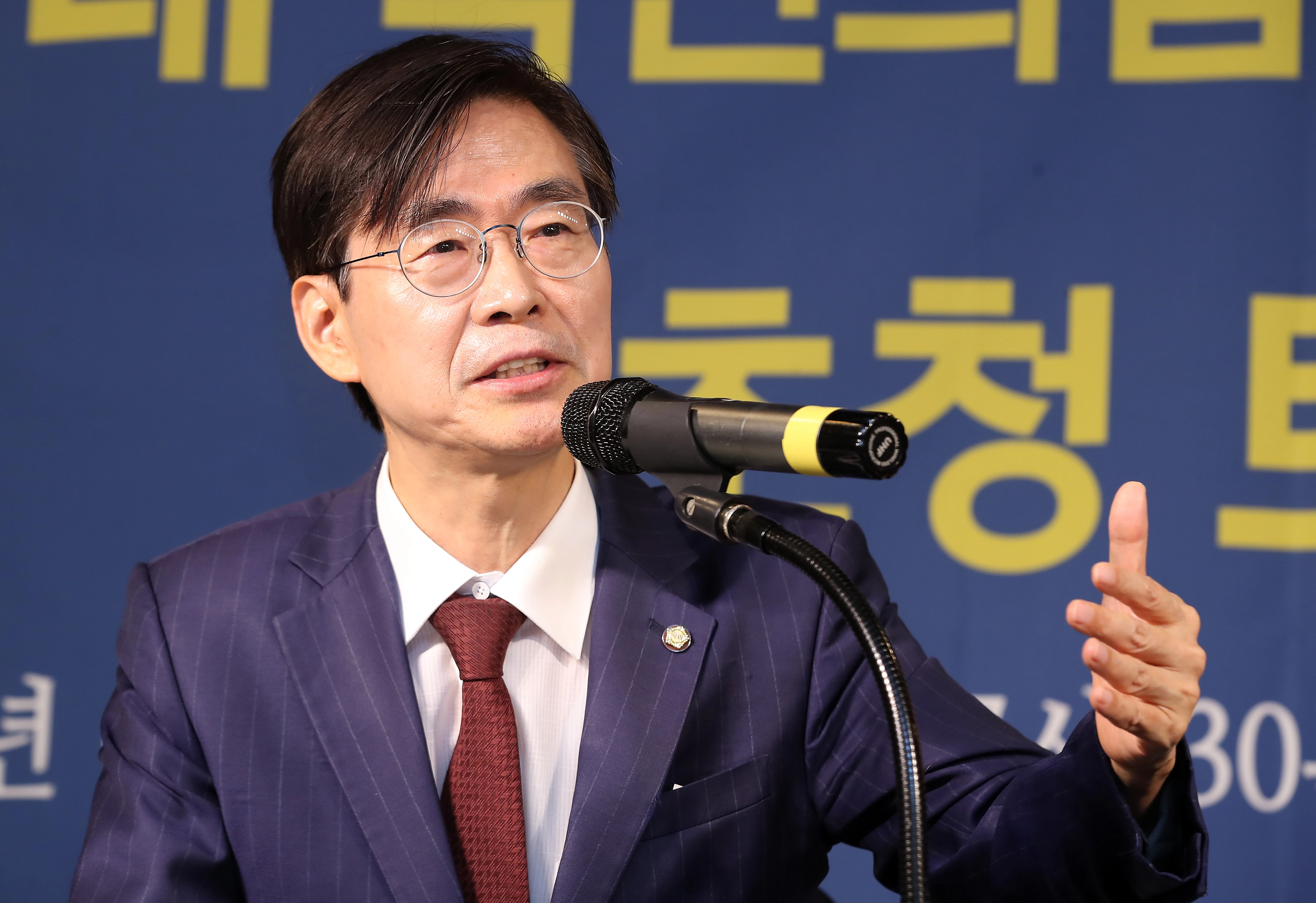조경태, 김문수·장동혁 싸잡아 비판  국민의힘 당 대표 선거에 출마한 조경태(부산 사하구을) 의원이 1일 오전 대구시 수성구 대구아트페어에서 지역 언론인 모임 ‘아시아포럼21’이 개최한 정책토론회에 참석했다. 2025. 08. 01. 뉴시스
