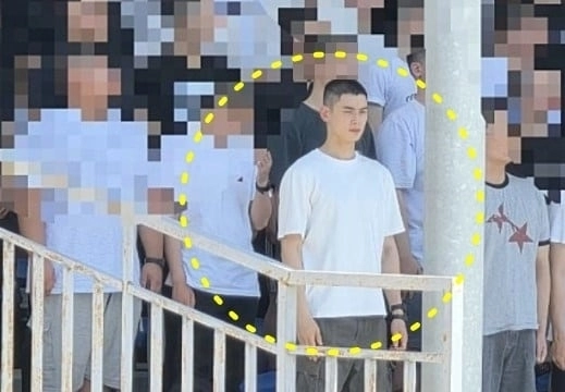28일 충남 논산 육군훈련소 입소식에서 찍힌 차은우. 온라인 커뮤니티