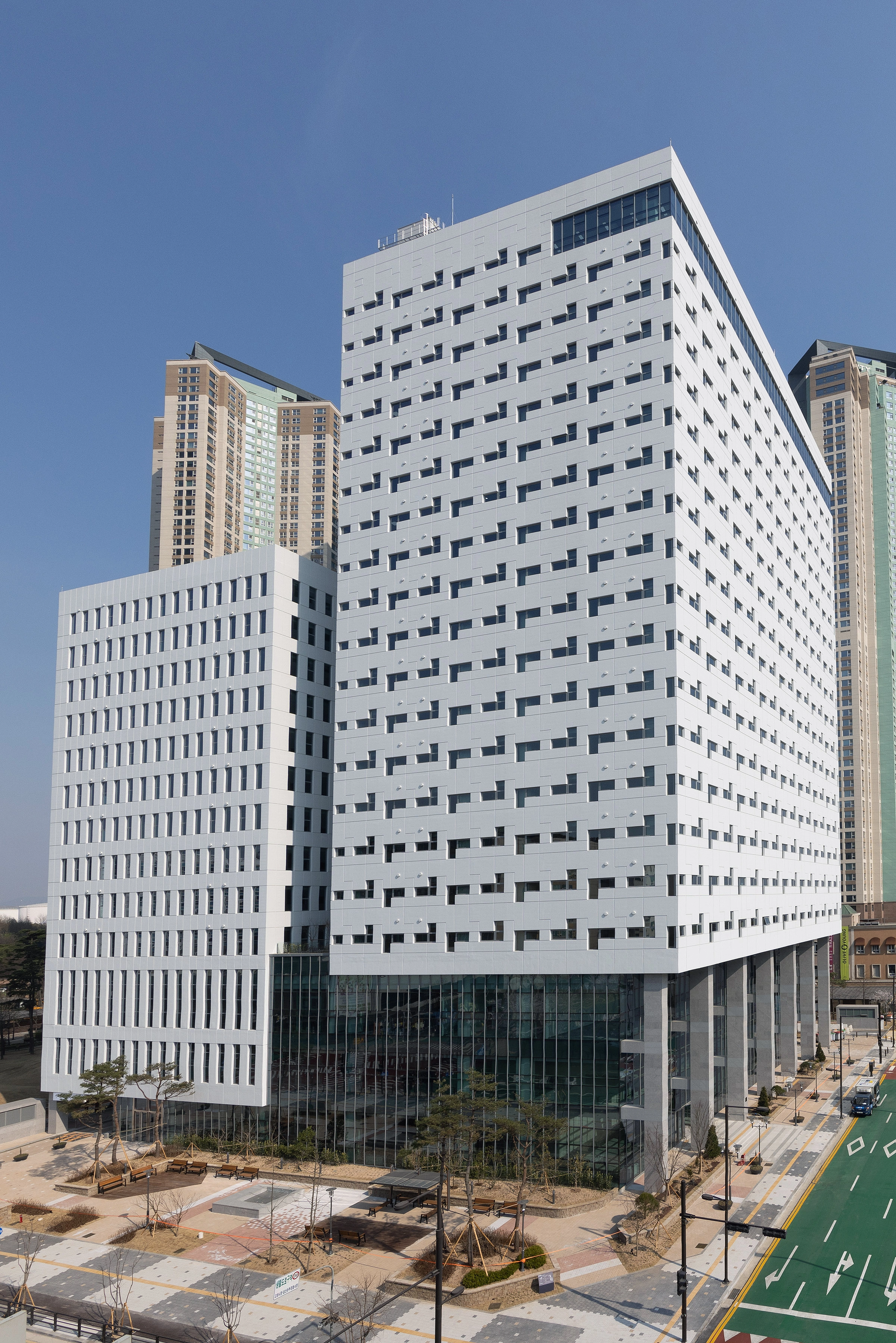 2023년 요진산업으로 부터 기부채납 받은 백석 업무빌딩 전경.