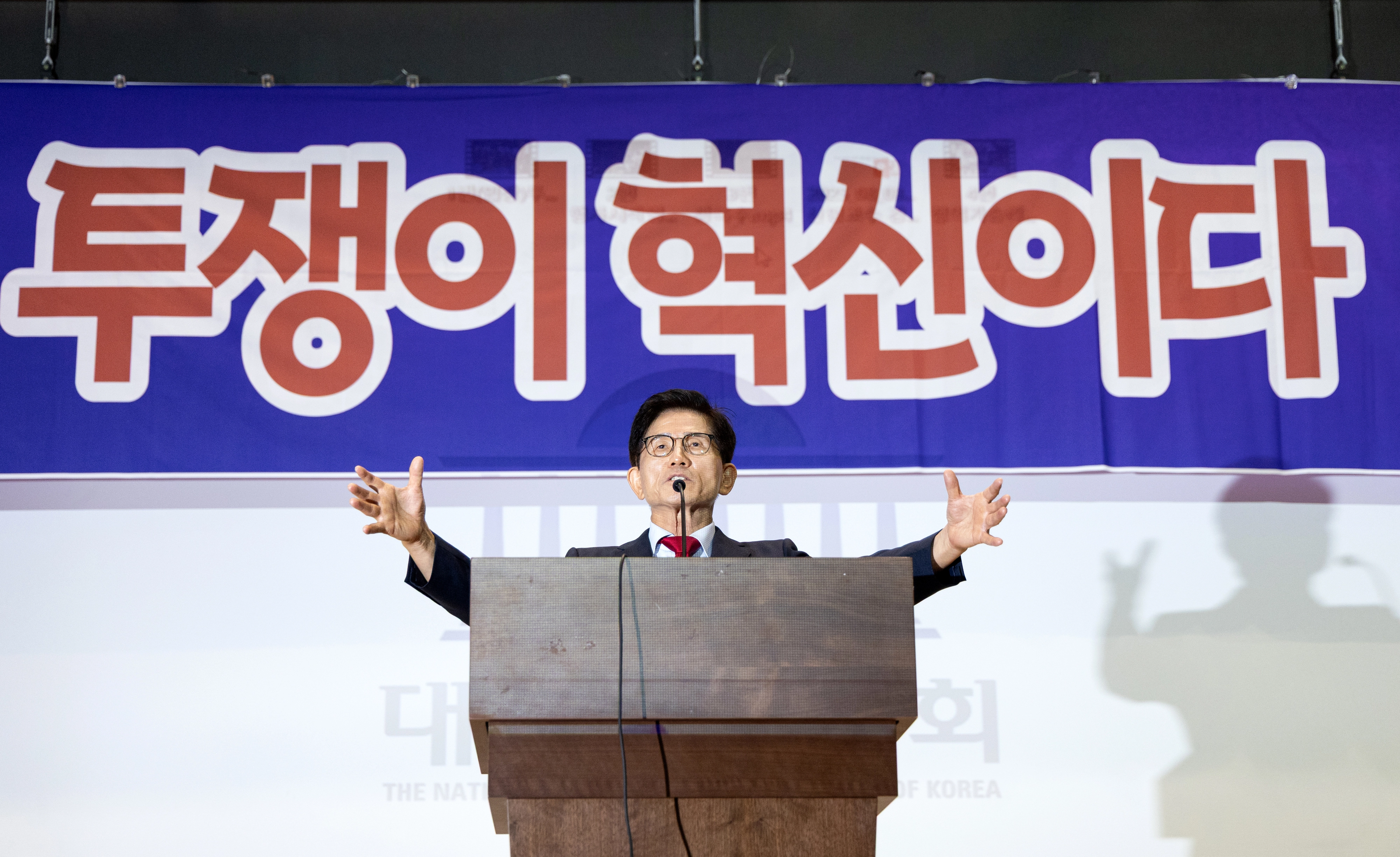 김문수 국민의힘 당 대표 후보가 4일 오전 서울 여의도 국회 의원회관에서 열린 투게더포럼 시국토론회 ‘투쟁이 혁신이다’에 참석해 발언하고 있다. 2025.8.4 뉴스1