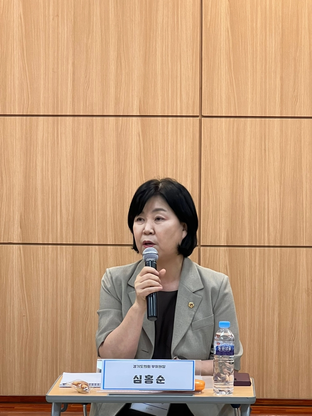 ‘첨단모빌리티 융합기술 연구센터(GRRC) 성과발표회 및 기업간담회’에 참석한 심홍순 의원이 축사를 전하고 있다.