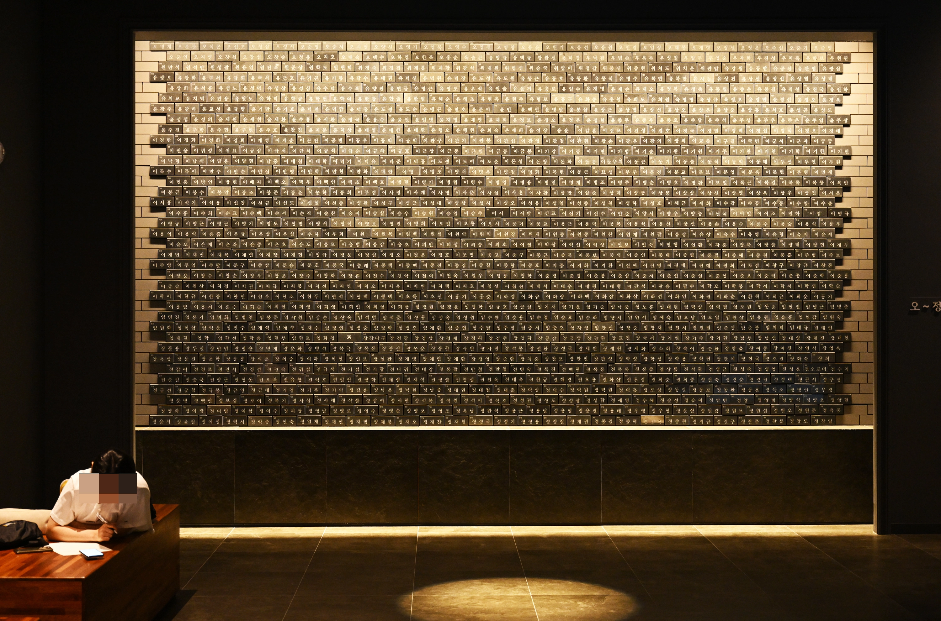 동학농민혁명기념공원 추모관에는 동학농민혁명군을 기억하고 그들의 숭고한 희생정신을 기념하기 위해 참가자들의 명패가 각인돼 있다. 
서울신문 DB