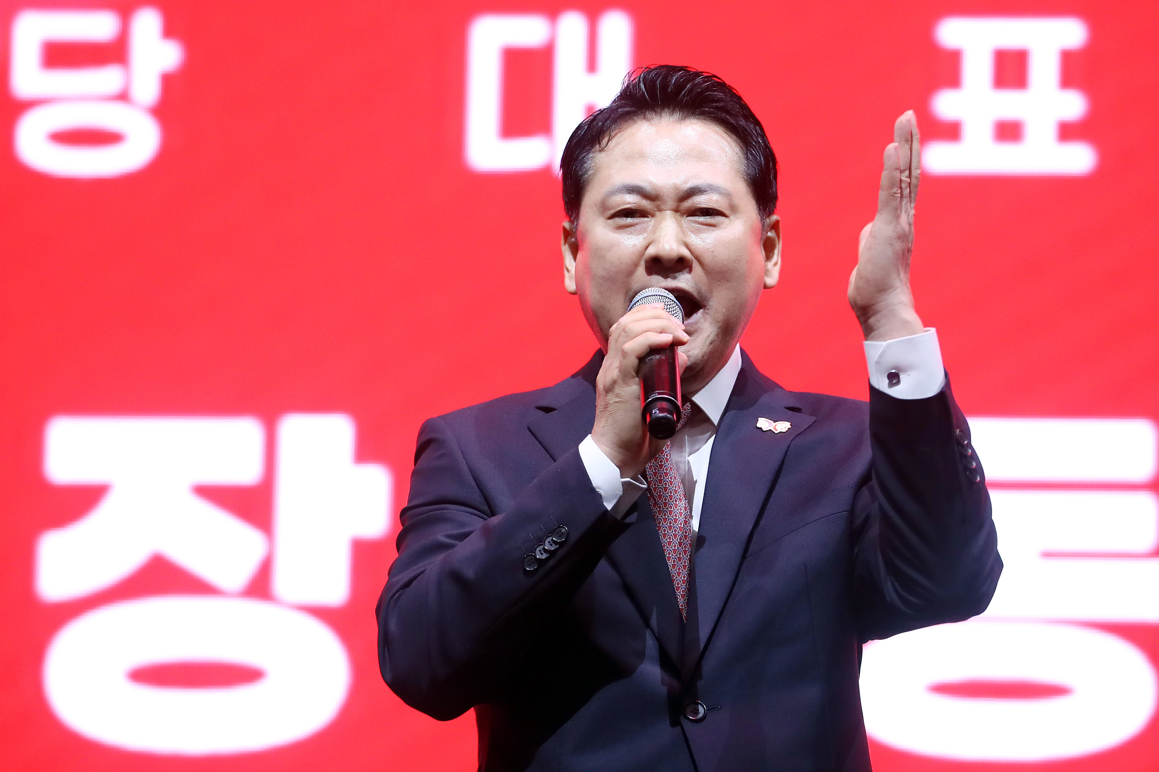 정견발표하는 장동혁 국민의힘 당대표 후보  장동혁 국민의힘 당 대표 후보가 8일 오후 대구 북구 엑스코에서 열린 국민의힘 제6차 전당대회 대구·경북 합동연설회에서 정견발표를 하고 있다. 2025.8.8. 뉴스1