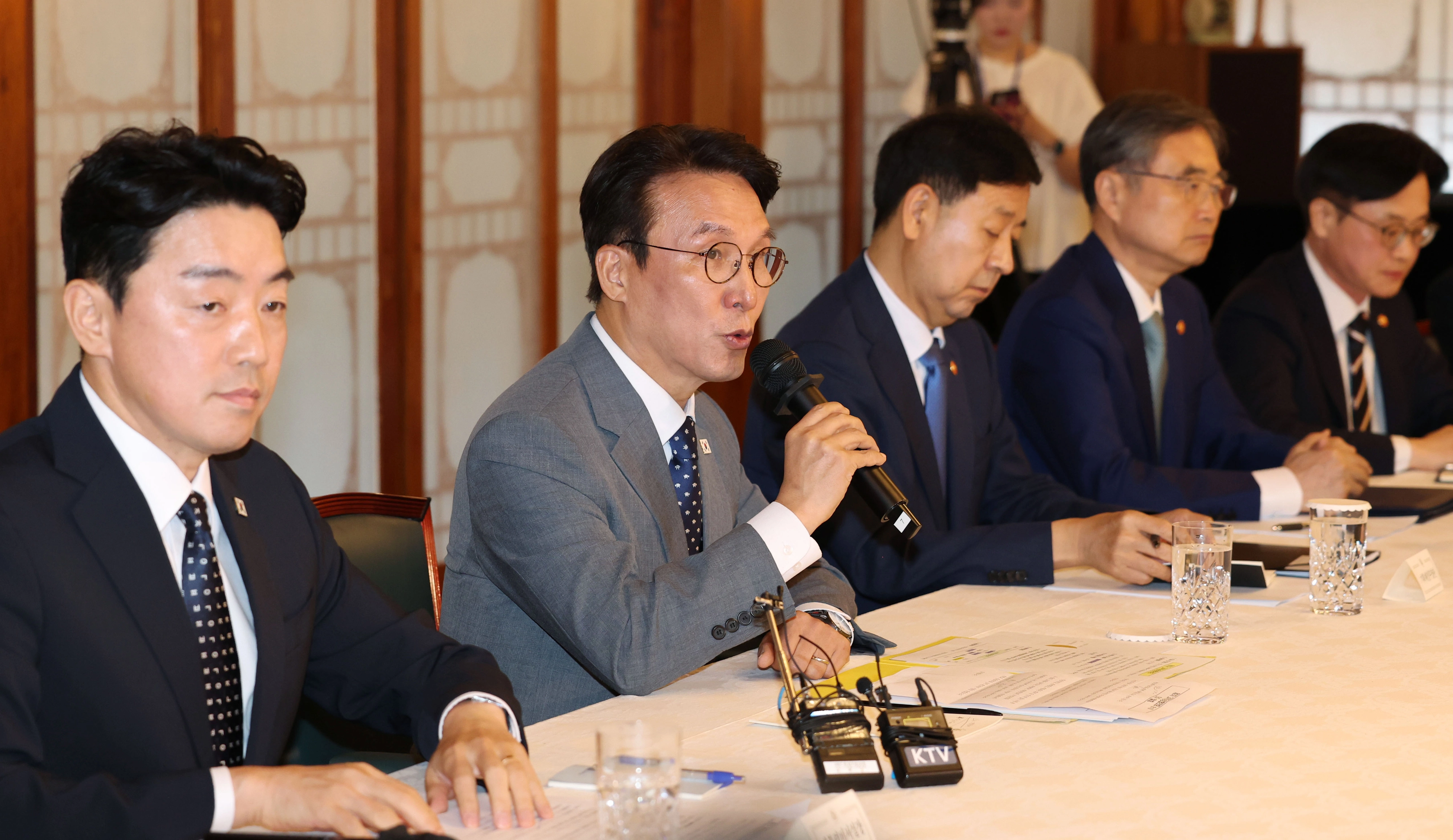 김민석 국무총리가 10일 서울 종로구 삼청동 총리공관에서 열린 고위당정협의회에 참석해 모두발언을 하고 있다. 2025.8.10 이지훈 기자