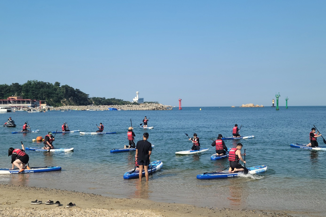 울산 동구가 피서철 일산해수욕장에서 운영하는 패들보드 체험 교실.
울산 동구 제공