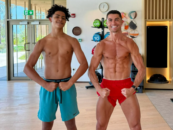 크리스티아누 호날두 주니어(왼쪽)와 크리스티아누 호날두. 크리스티아누 호날두 인스타그램 캡처