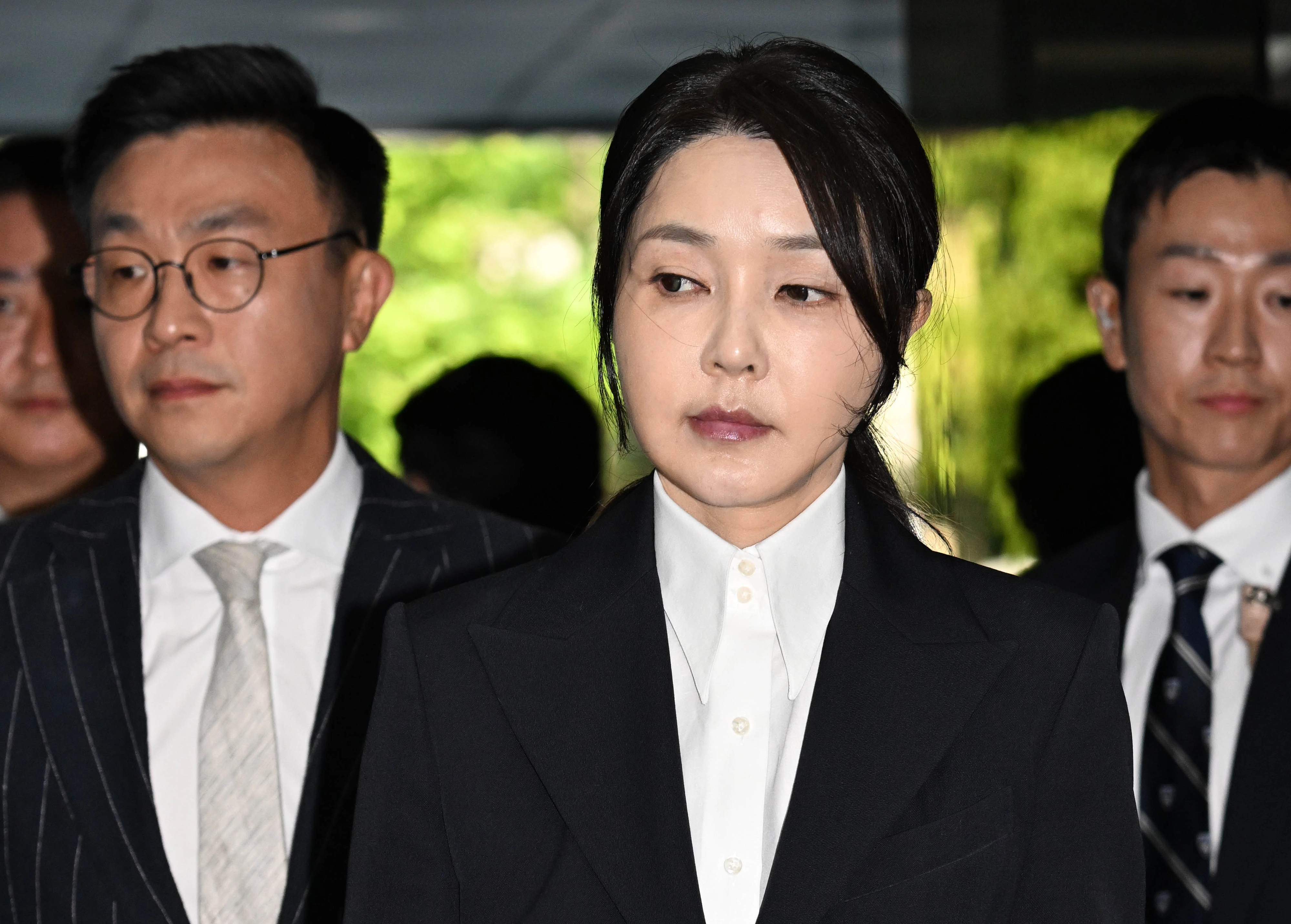자본시장법 위반, 정치자금법 위반, 특정범죄 가중처벌법상 알선 수재 혐의를 받고 있는 김건희 여사가 12일 오전 서울 서초구 서울중앙지방법원에 영장실질심사를 받기 위해 출석하고 있다. 2025.08.12 사진공동취재단
