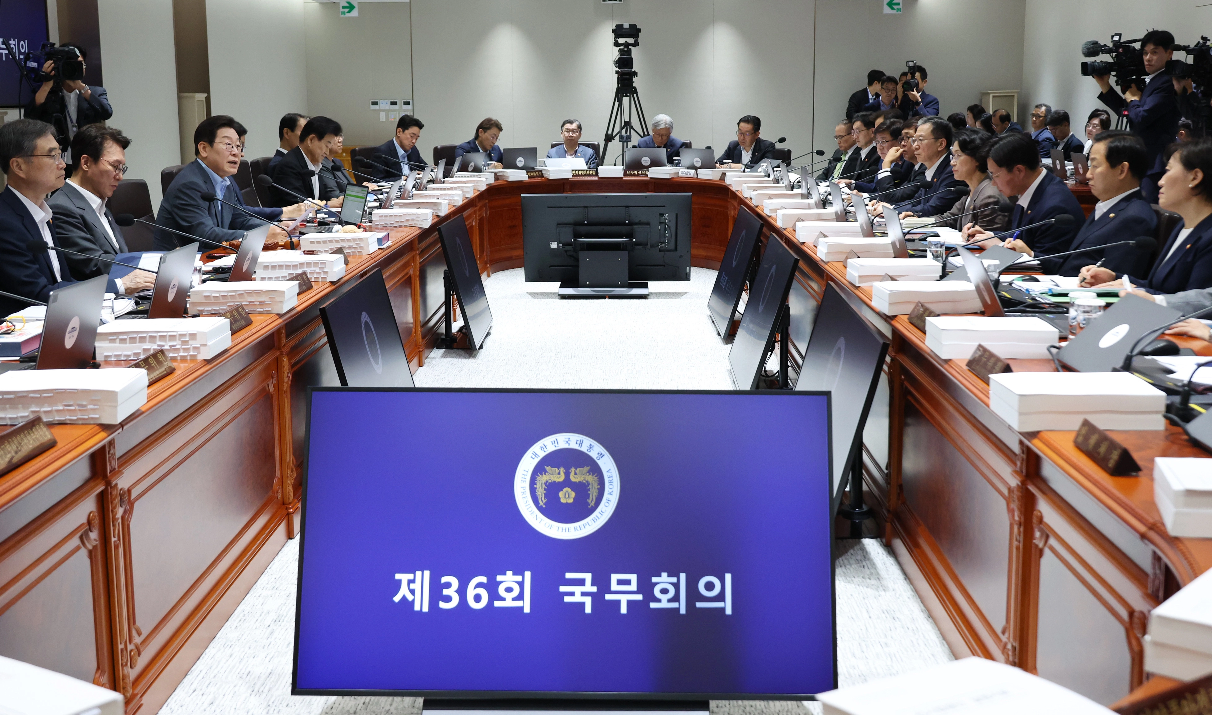 국무회의 주재하는 이재명 대통령  이재명 대통령이 12일 서울 용산 대통령실에서 열린 국무회의를 주재하고 있다. 2025.8.12 연합뉴스