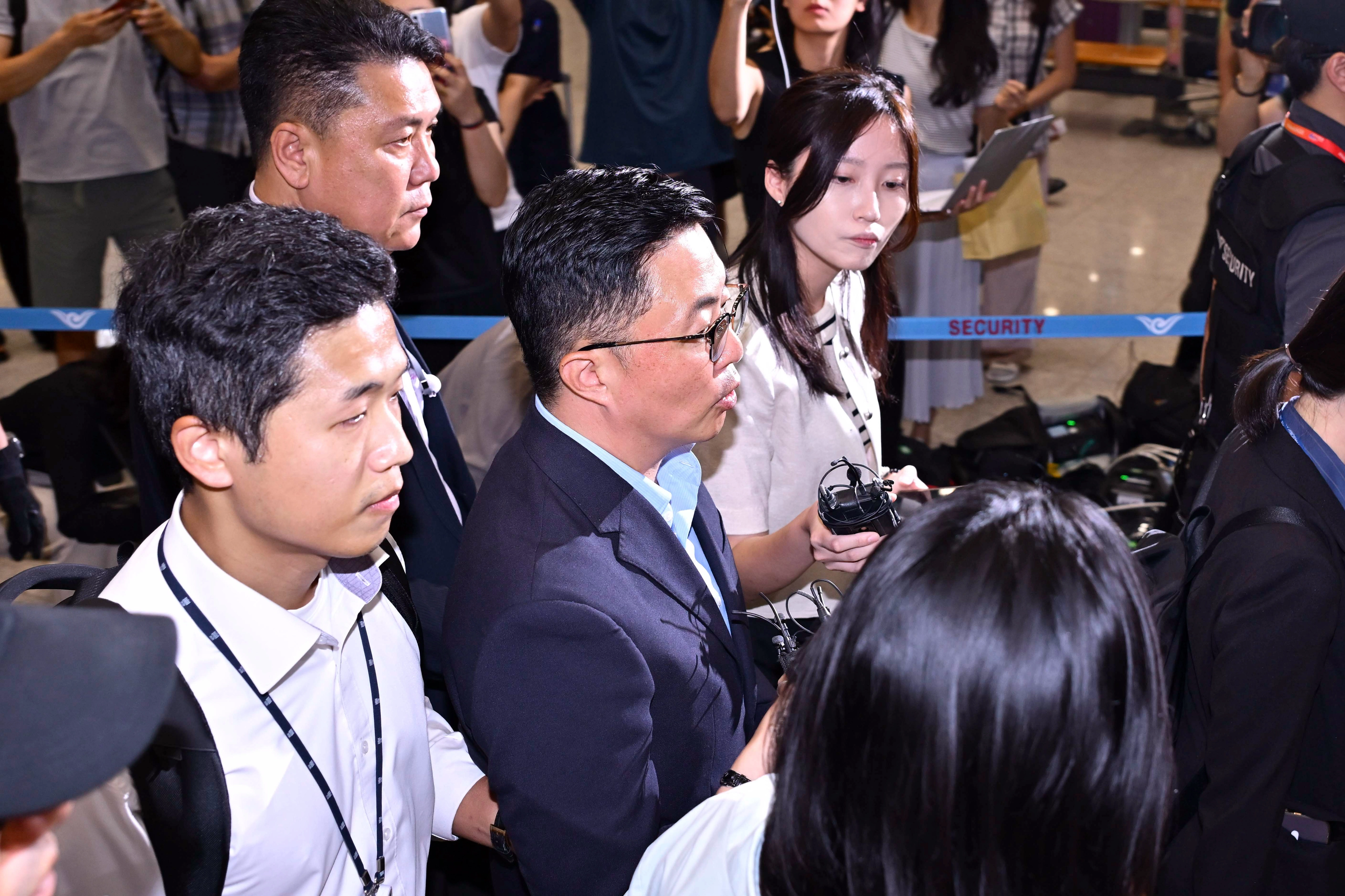 압송되는 집사 김예성  김건희 여사의 집사로 알려진 김예성 씨가 12일 베트남에서 입국 후 인천공항에서 체포돼 압송되고 있다. 2025.8.12 홍윤기 기자