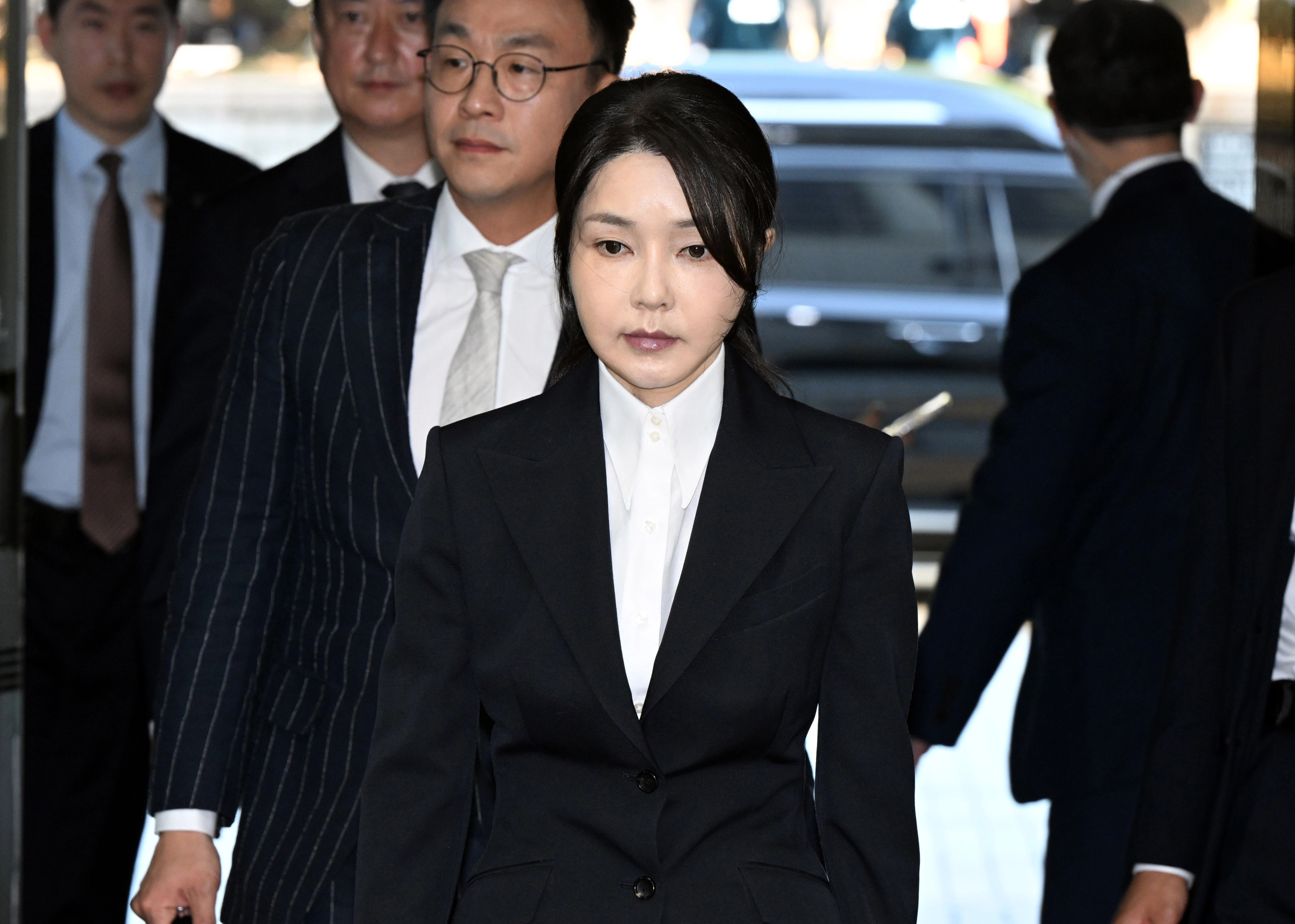 김건희 영장실질심사  윤석열 전 대통령 부인 김건희 씨가 12일 서울 서초구 서울중앙지법에서 열린 구속 전 피의자 심문(영장실질심사)에 출석하고 있다. 2025.08.12 사진공동취재단