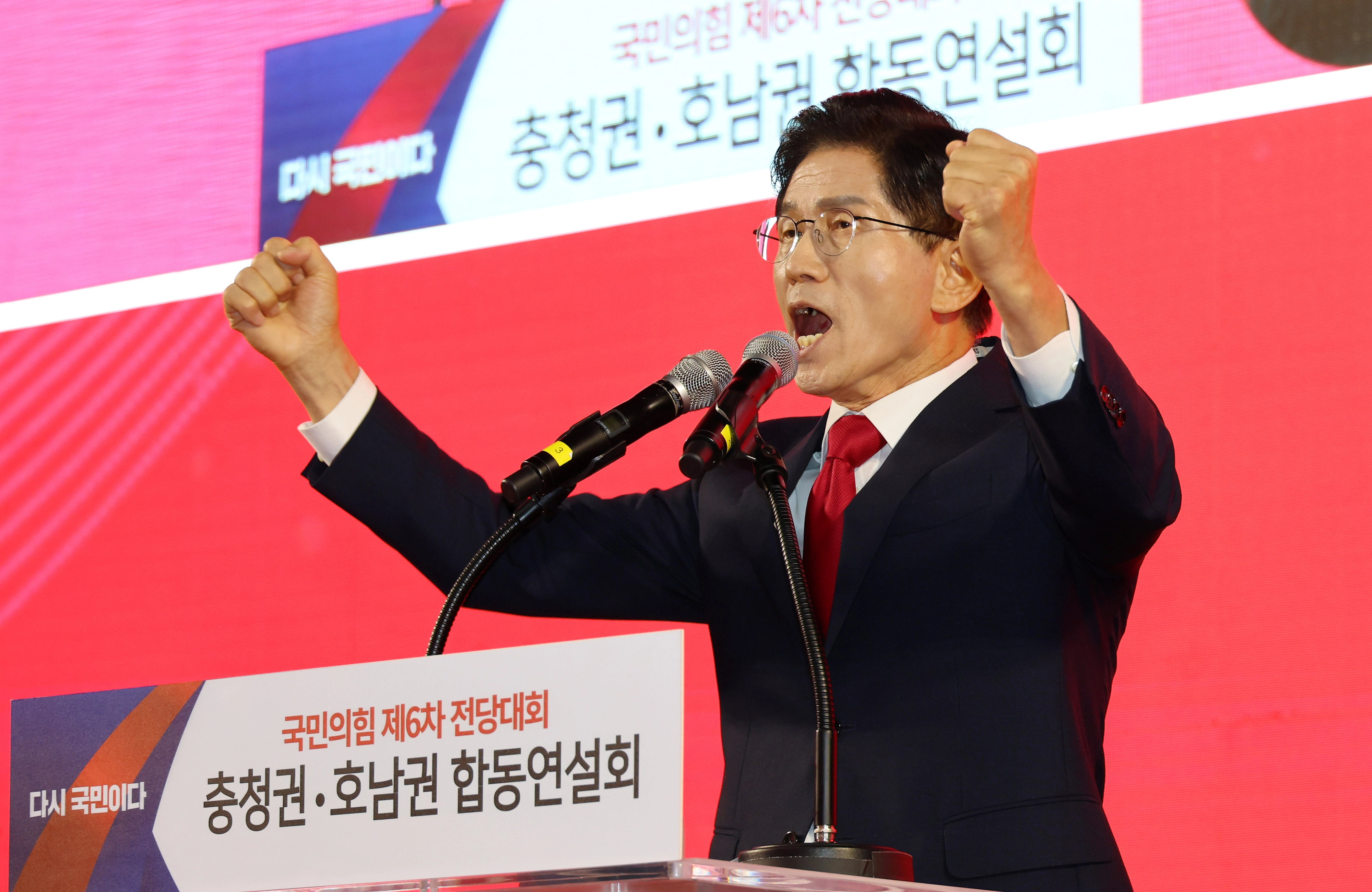 연설하는 김문수  13일 오후 대전 서구 배재대학교에서 열린 국민의힘 충청·호남권 합동연설회에서 당 대표 후보로 나선 김문수 후보가 연설하고 있다. 대전 연합뉴스
