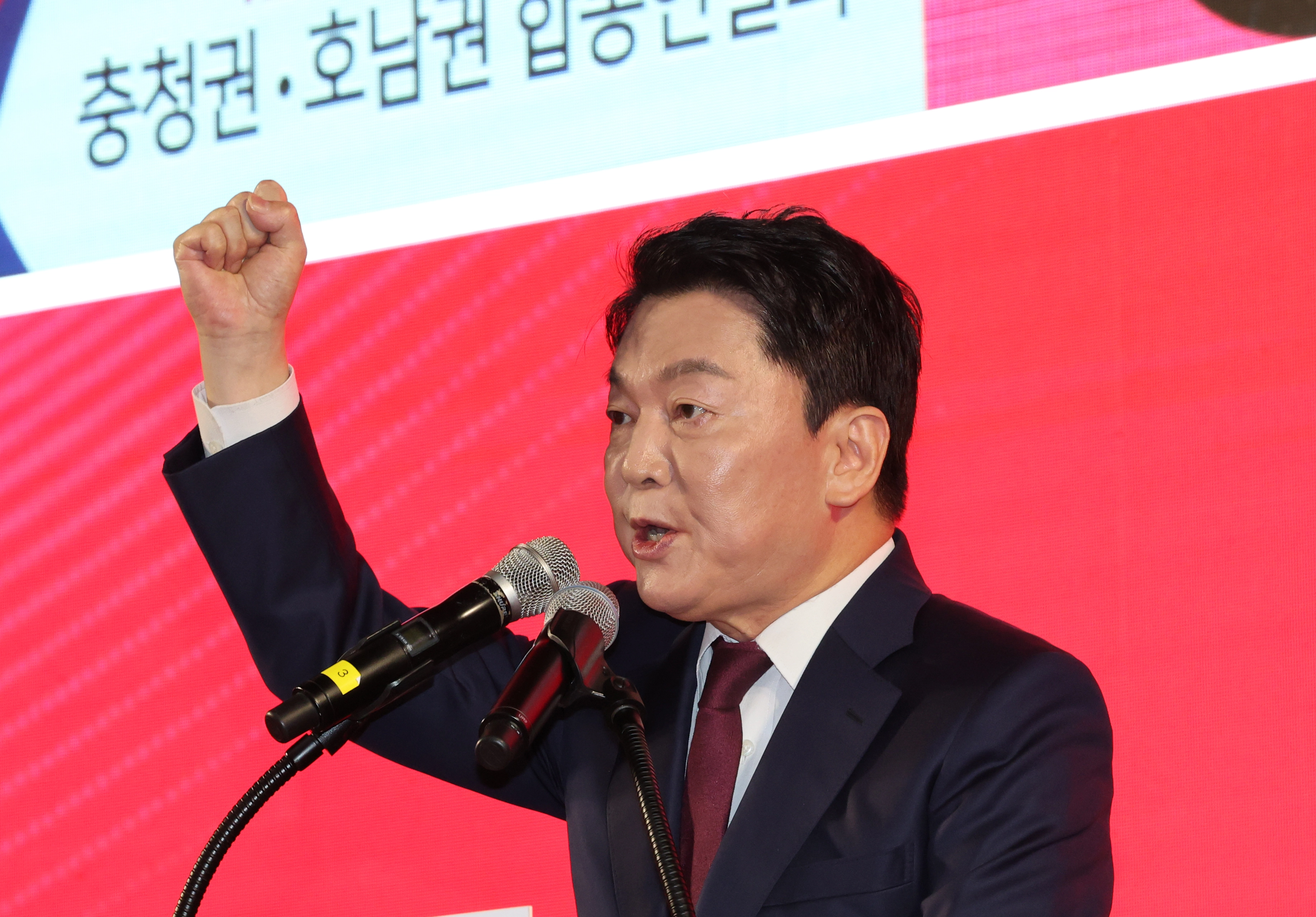 안철수 국민의힘 당대표 후보가 13일 대전 배재대에서 열린 국민의힘 제6차 전당대회 충청·호남 합동연설회에서 지지를 호소하고 있다. 대전 뉴스1
