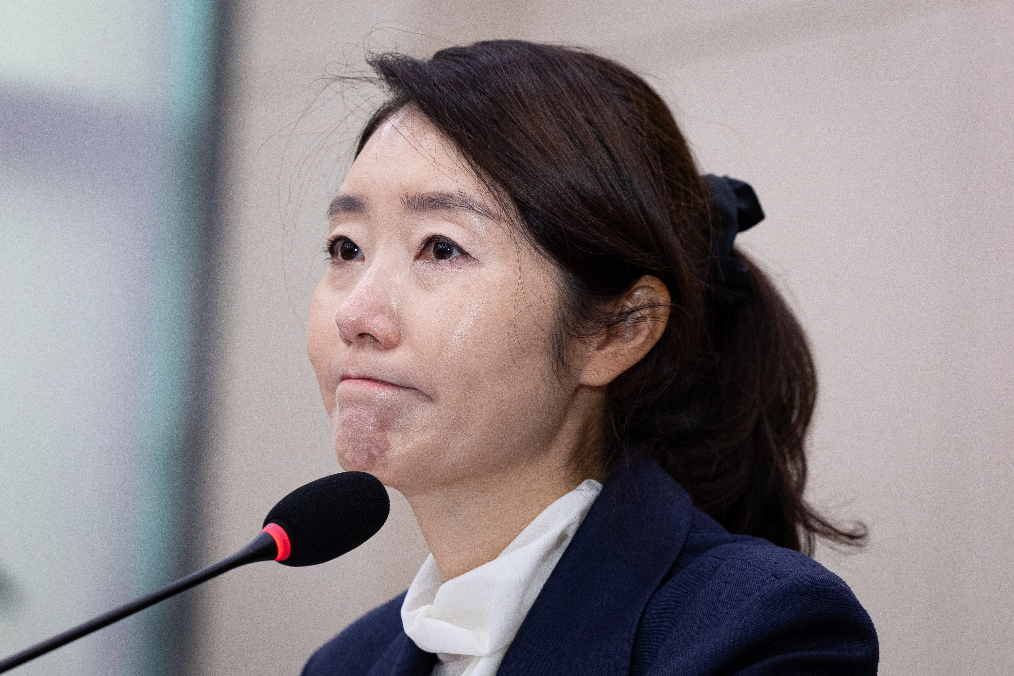 강선우 여성가족부 장관 후보자가 14일 서울 여의도 국회에서 열린 인사청문회에 출석해 의원 질의를 경청하고 굳은 표정을 짓고 있다. 2025.7.14 뉴스1
