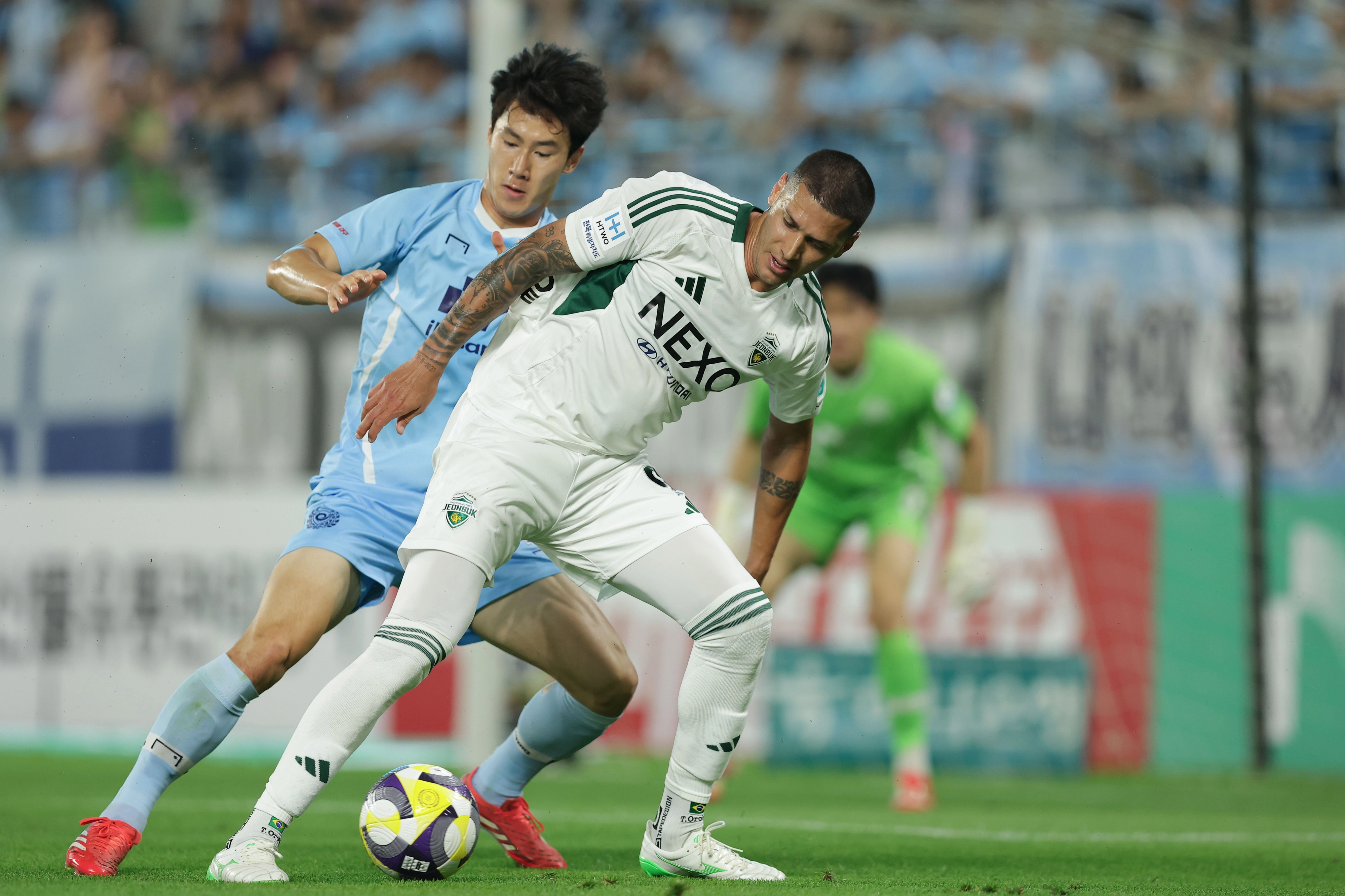 김현준(대구FC)와 티아고(전북 현대). 한국프로축구연맹 제공
