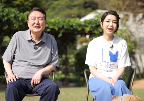 2023년 SBS 교양프로그램 ‘TV 동물농장’에 출연한 윤석열 전 대통령과 김건희 여사. SBS 유튜브