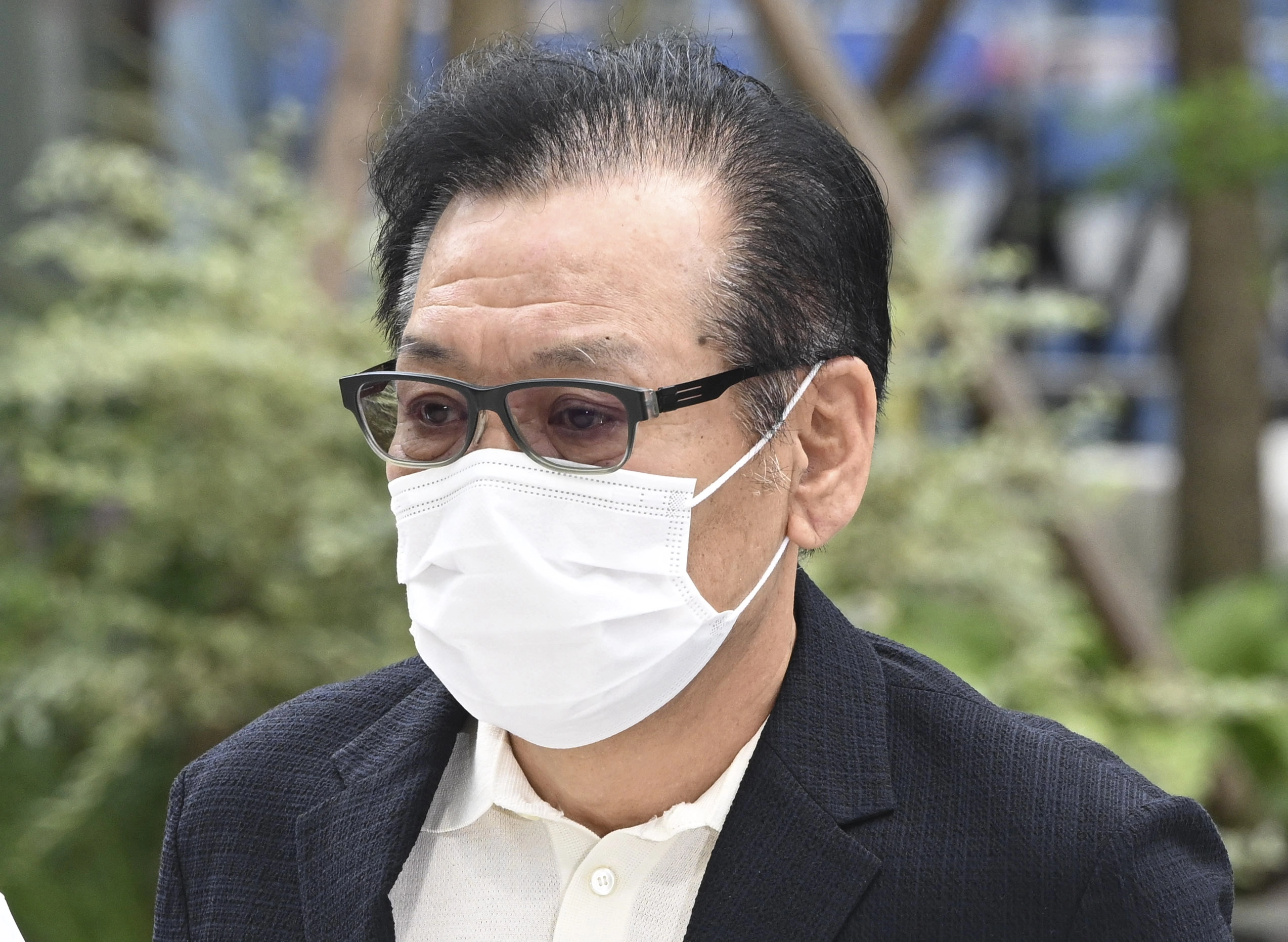 건진법사 전성배 씨가 18일 민중기 특별검사팀 사무실이 마련된 서울 종로구 KT 광화문빌딩 웨스트로 들어가고 있다. 2025.8.18 이지훈 기자