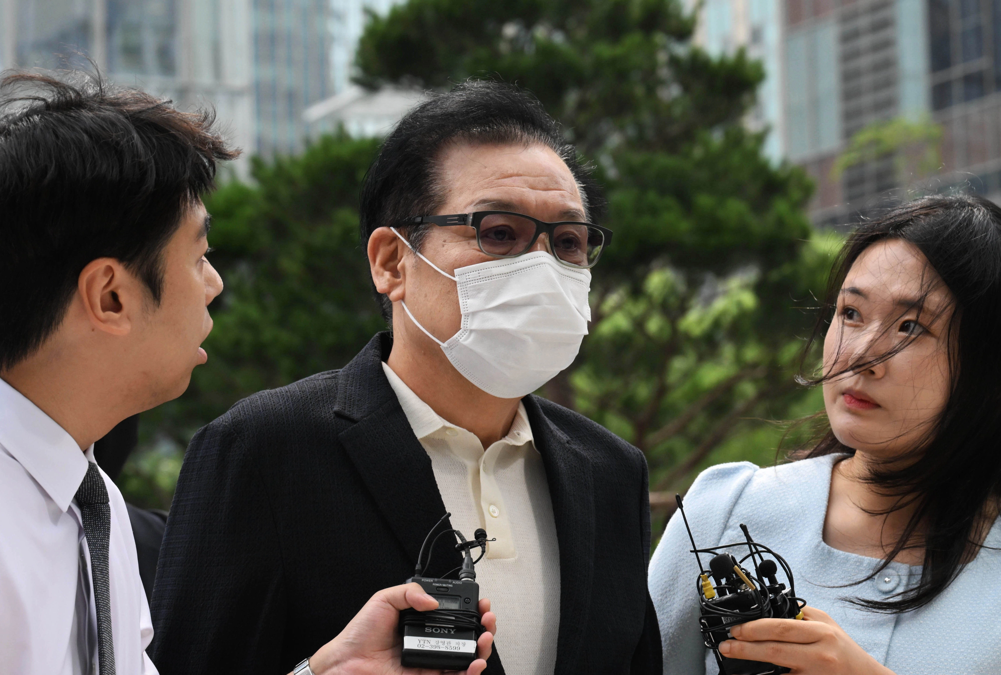 건진법사 전성배 씨가 18일 민중기 특별검사팀 사무실이 마련된 서울 종로구 KT 광화문빌딩 웨스트로 들어가고 있다. 2025.8.18 홍윤기 기자