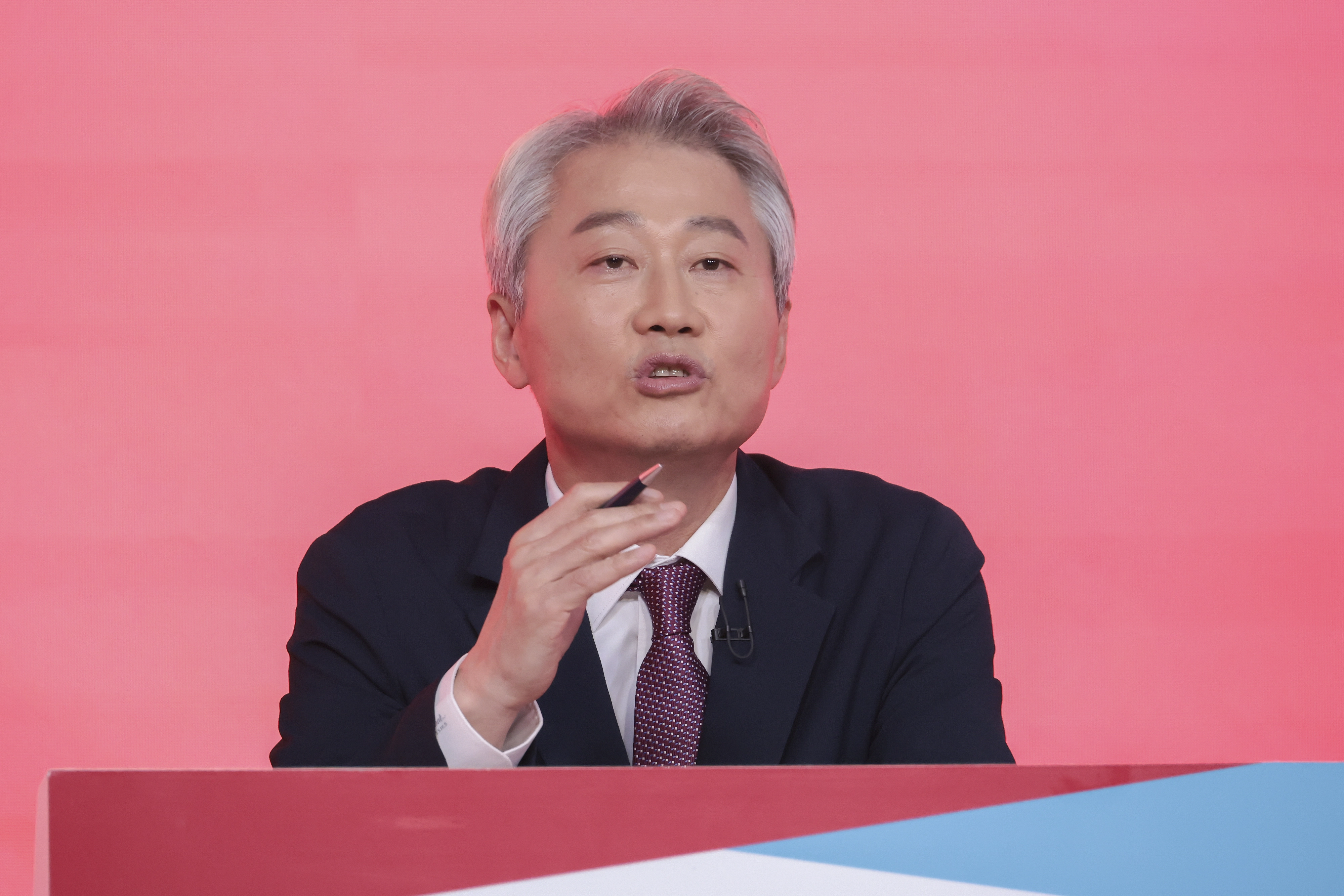 발언하는 김근식 후보  18일 서울 강서구 ASSA 아트홀에서 열린 국민의힘 8·22 전당대회 출마 최고위원·청년 최고위원 후보 토론회에서 최고위원에 출마한 김근식 후보가 발언하고 있다. 2025.8.18 국민의힘 제공