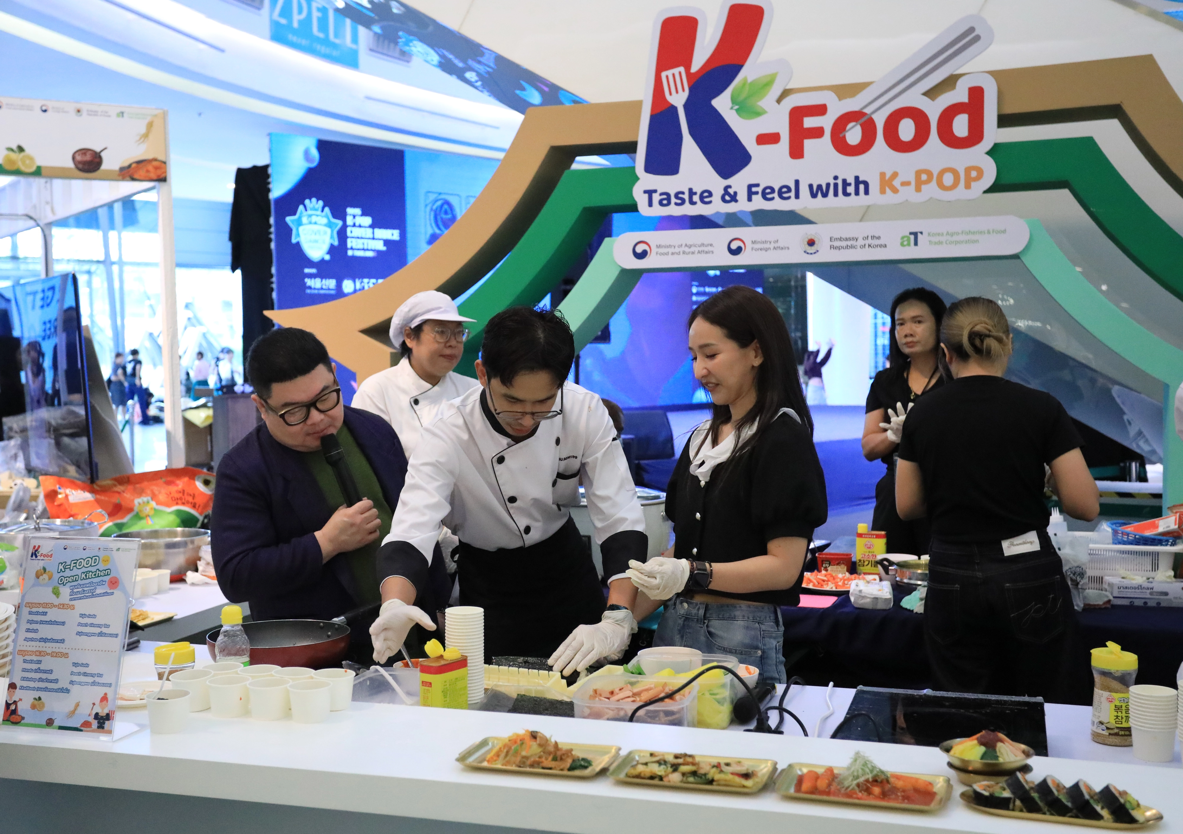 지난 16일(현지시간) 열린 ‘K푸드 테이스트 &필’ 무료 시식회에는 김밥과 비빔밥 등 10여가지의 한국 요리가 무료로 제공됐다.