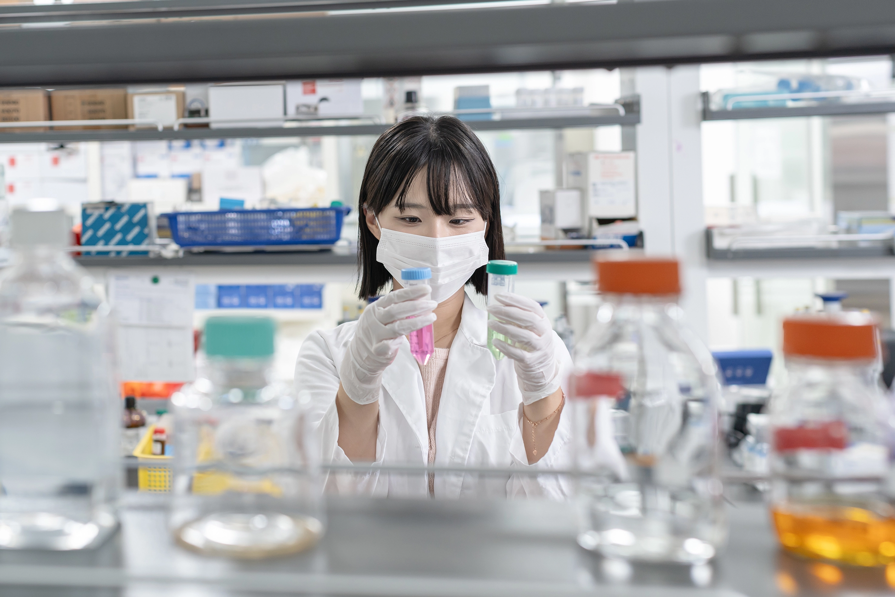 순천향대 의료과학대학 연구소에서 학생이 실험·실습을 하고 있다. 순천향대 제공