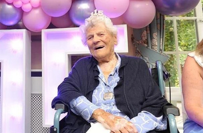 ‘세계 최고령’으로 기네스북에 등재된 영국의 에델 캐터햄 할머니. 자료 : 기네스 월드 레코즈