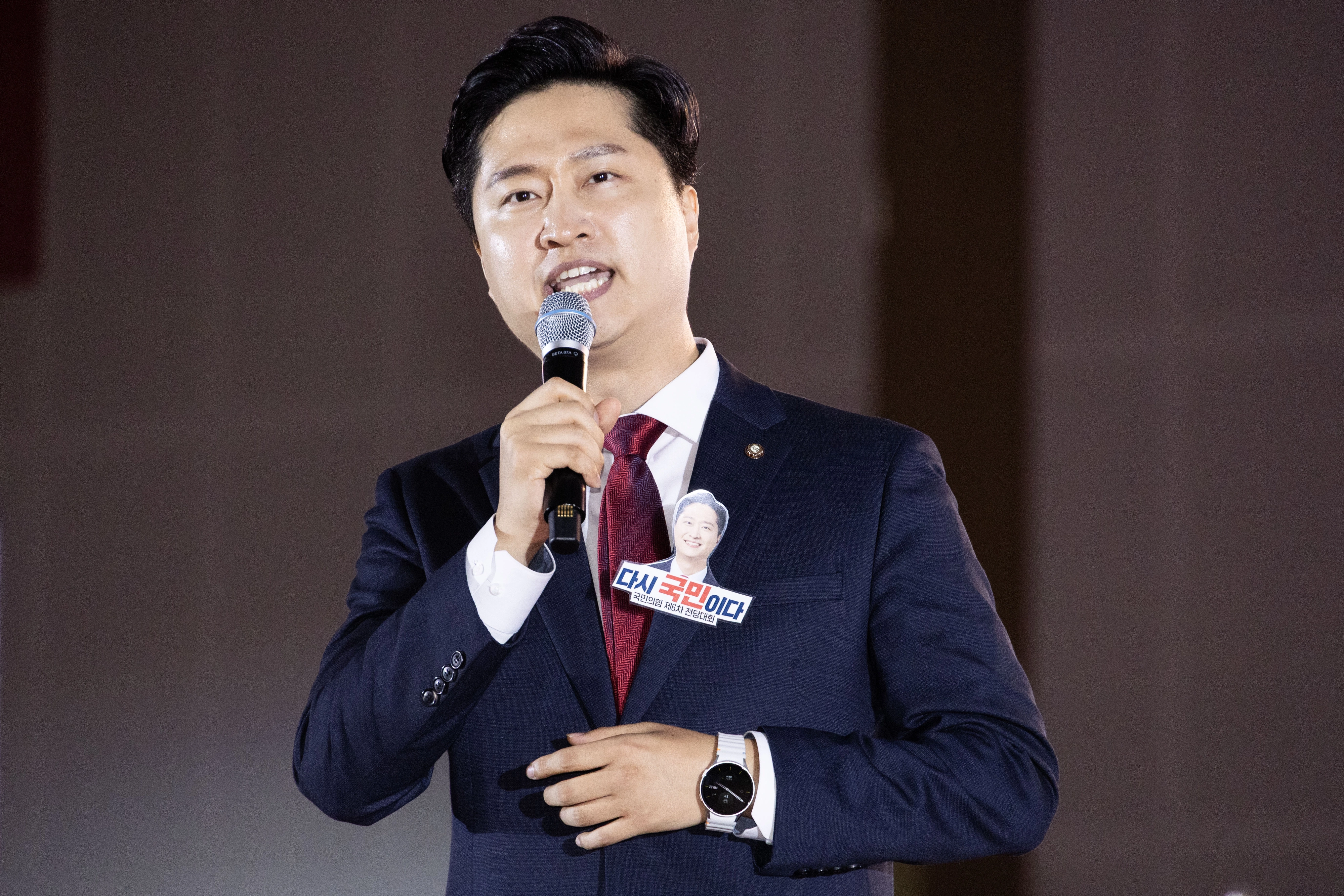 우재준 후보, 국민의힘 제6차 전당대회 비전 발표  국민의힘 우재준 청년 최고위원 후보가 22일 충북 청주시 흥덕구 청주오스코에서 열린 국민의힘 제6차 전당대회에서 비전 발표를 하고 있다.  연합뉴스