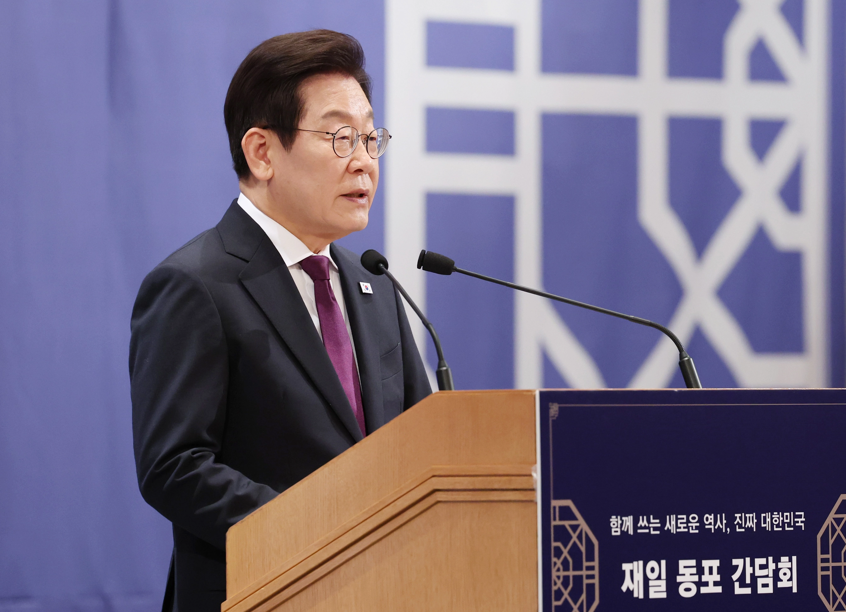 이재명 대통령, 재일동포 오찬 간담회 발언  이재명 대통령이 23일 일본 도쿄의 한 호텔에서 열린 재일동포 오찬 간담회에 참석해 발언하고 있다.
대통령실 제공