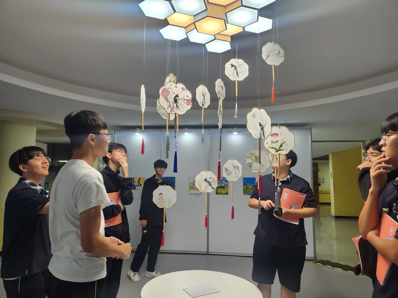 세종시 고운고에서  ‘세종 예술온(ON)스페이스’ 학생 작가 특별전이 열리고 있다. 시 교육청 제공