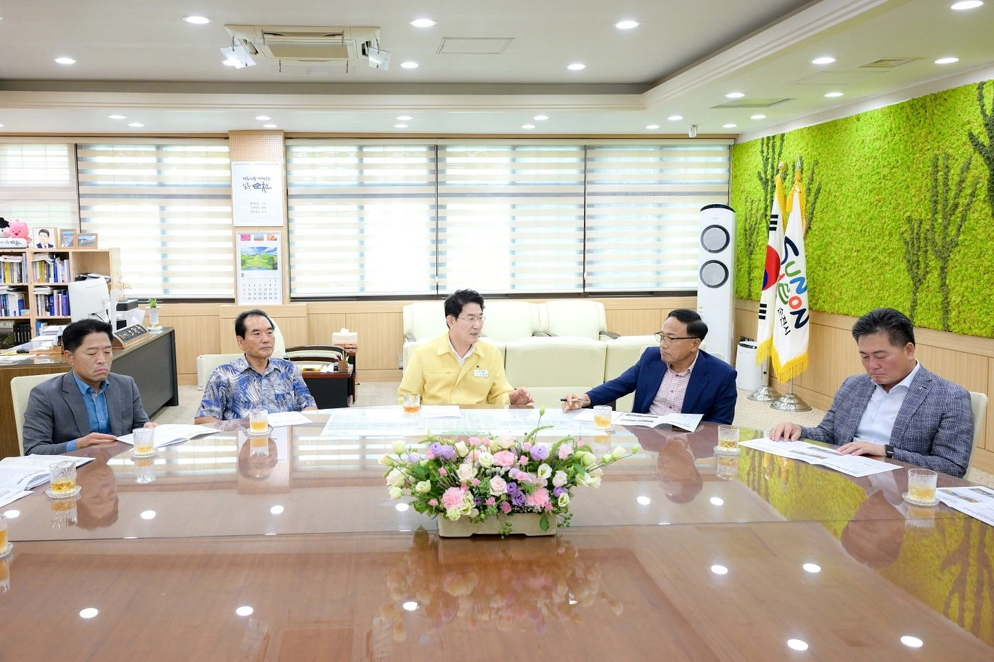 순천시가 25일 시장실에서 최근 산업현장에서 잇따라 발생한 사망사고의 재발 방지 대책 마련을 위한 관계기관 긴급 대책 회의를 가졌다.