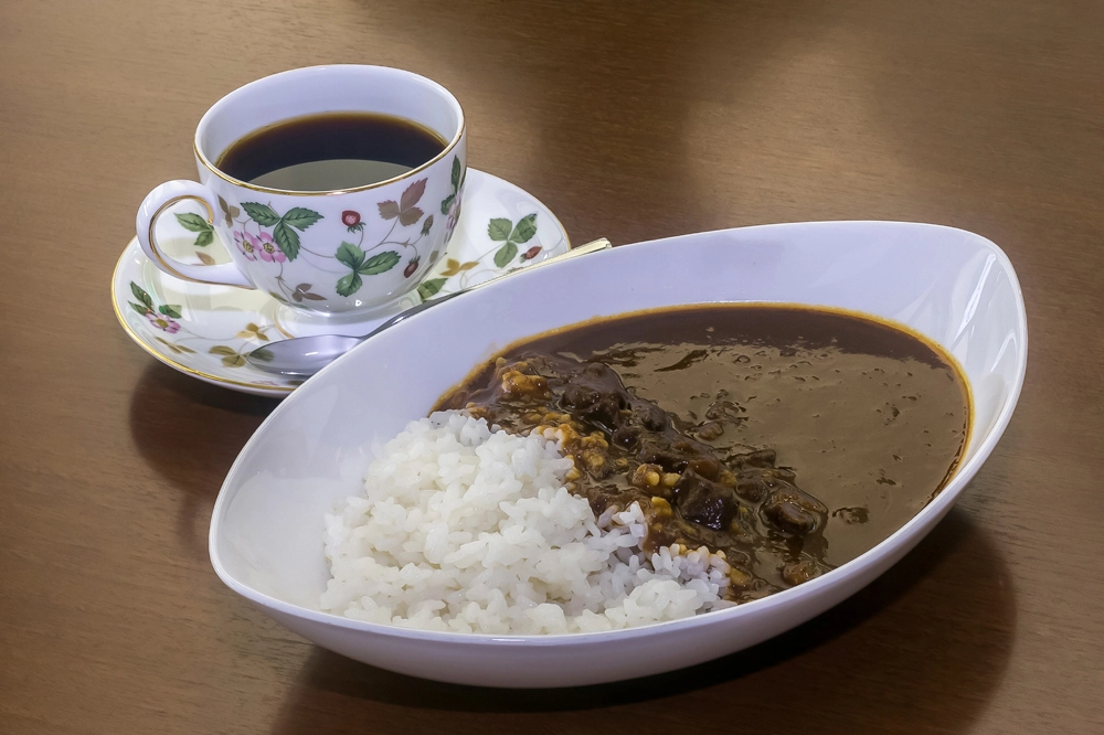 카레에 들어있는 향신료인 ‘강황’을 매일 섭취하면 체중 감량과 허리둘레 감소에 도움이 된다는 연구 결과가 나왔다. 아이클릭아트