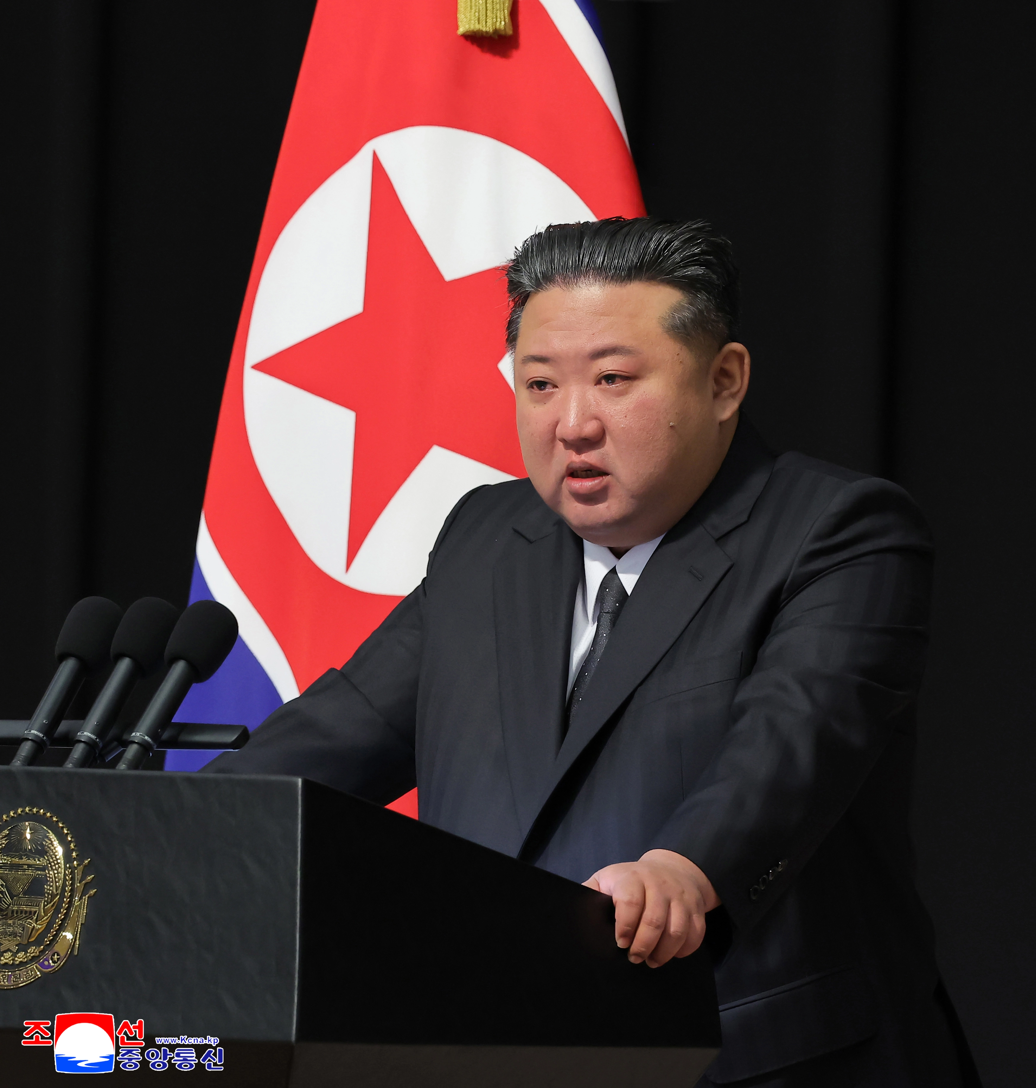 북한 김정은, 러 파병 희생자 유가족들 위로  김정은 북한 국무위원장이 지난 29일 평양 목란관에서 해외군사작전에서 특출한 공훈을 세운 참전열사들의 유가족들을 만나 따뜻이 위로하고 기념사진을 찍었다고 조선중앙통신이 30일 보도했다. 2025.8.30 조선중앙통신 연합뉴스