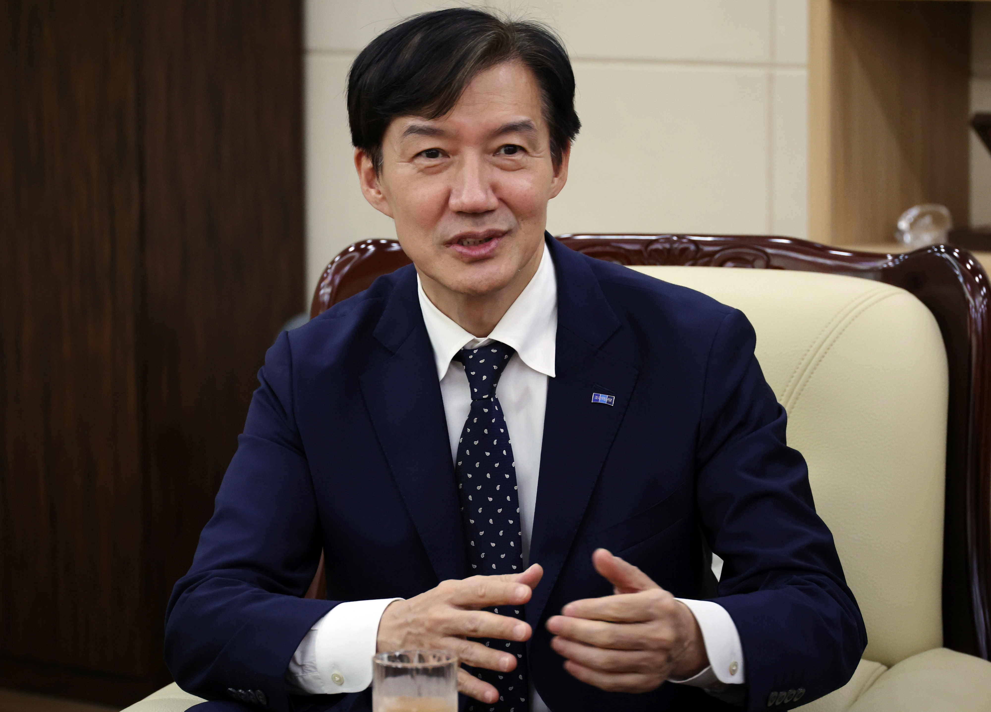 조국혁신당 조국 혁신정책연구원장이 28일 전북 익산시 원불교 중앙총부에서 나상호 원불교 교정원장을 만나 이야기를 나누고 있다. 2025.8.28. 연합뉴스