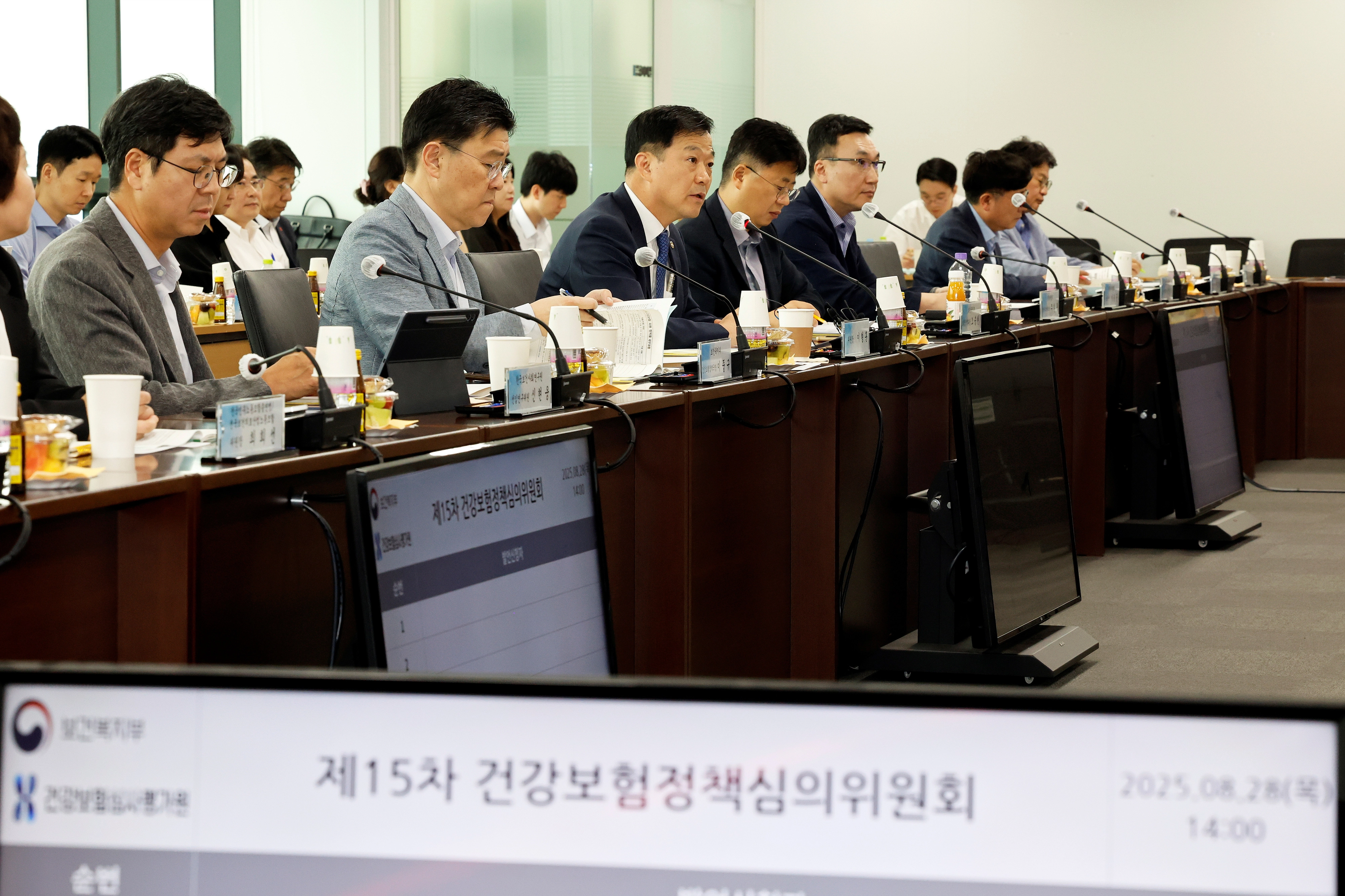 지난 28일 서울 서초구 건강보험심사평가원에서 열린 제15차 건강보험정책심의위원회(건정심)에서 내년도 건강보험료율이 논의되고 있다. 
복지부 제공
