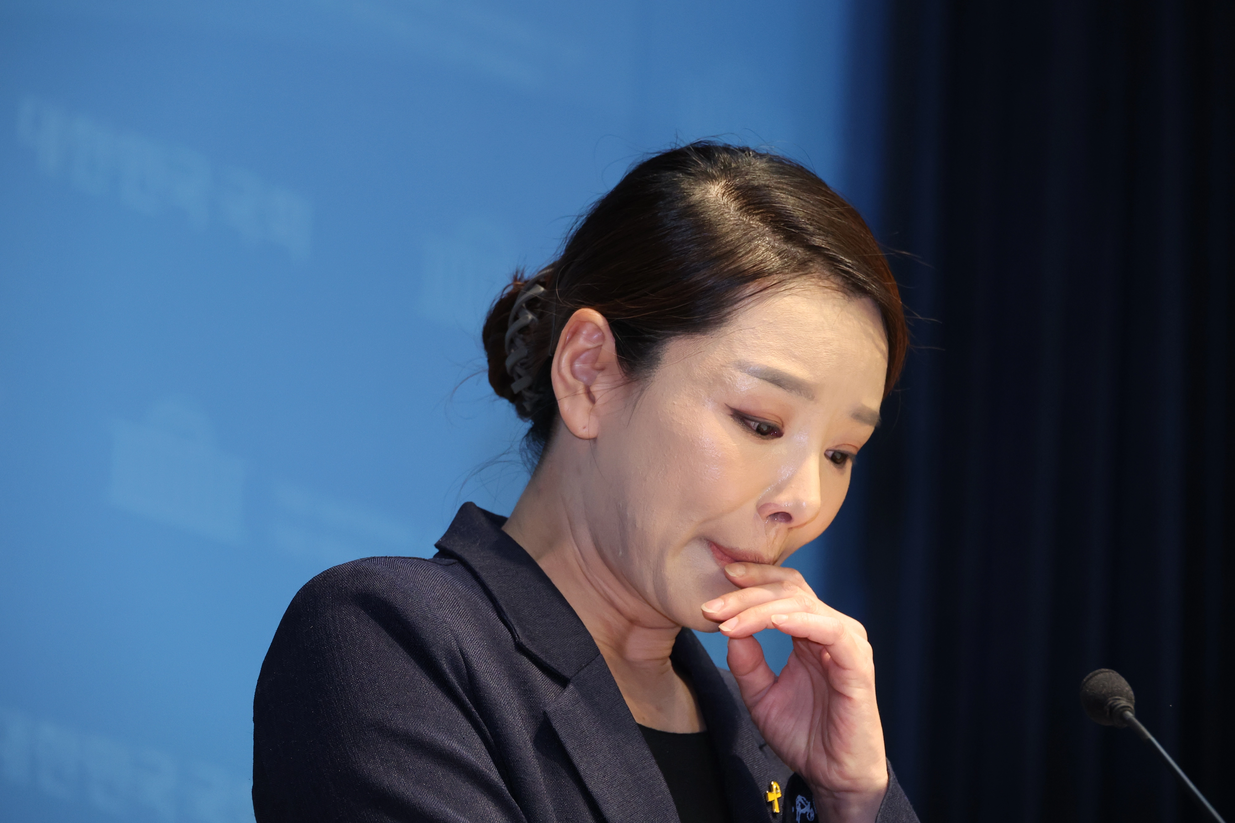 조국혁신당 성비위 고발 및 탈당 기자회견하는 강미정 대변인  강미정 조국혁신당 대변인이 4일 서울 여의도 국회 소통관에서 당내 성비위 의혹과 관련한 탈당 기자회견을 하고 있다. 2025.09.04. 뉴시스