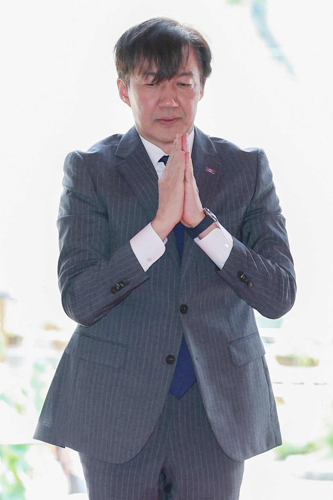 조계사 대웅전 찾아 삼배하는 조국  조국 조국혁신당 혁신정책연구원장이 4일 대한불교조계종 총무원장 진우스님을 예방하기 앞서 서울 종로구 조계사 대웅전에서 삼배하고 있다. 2025.09.04. 뉴시스