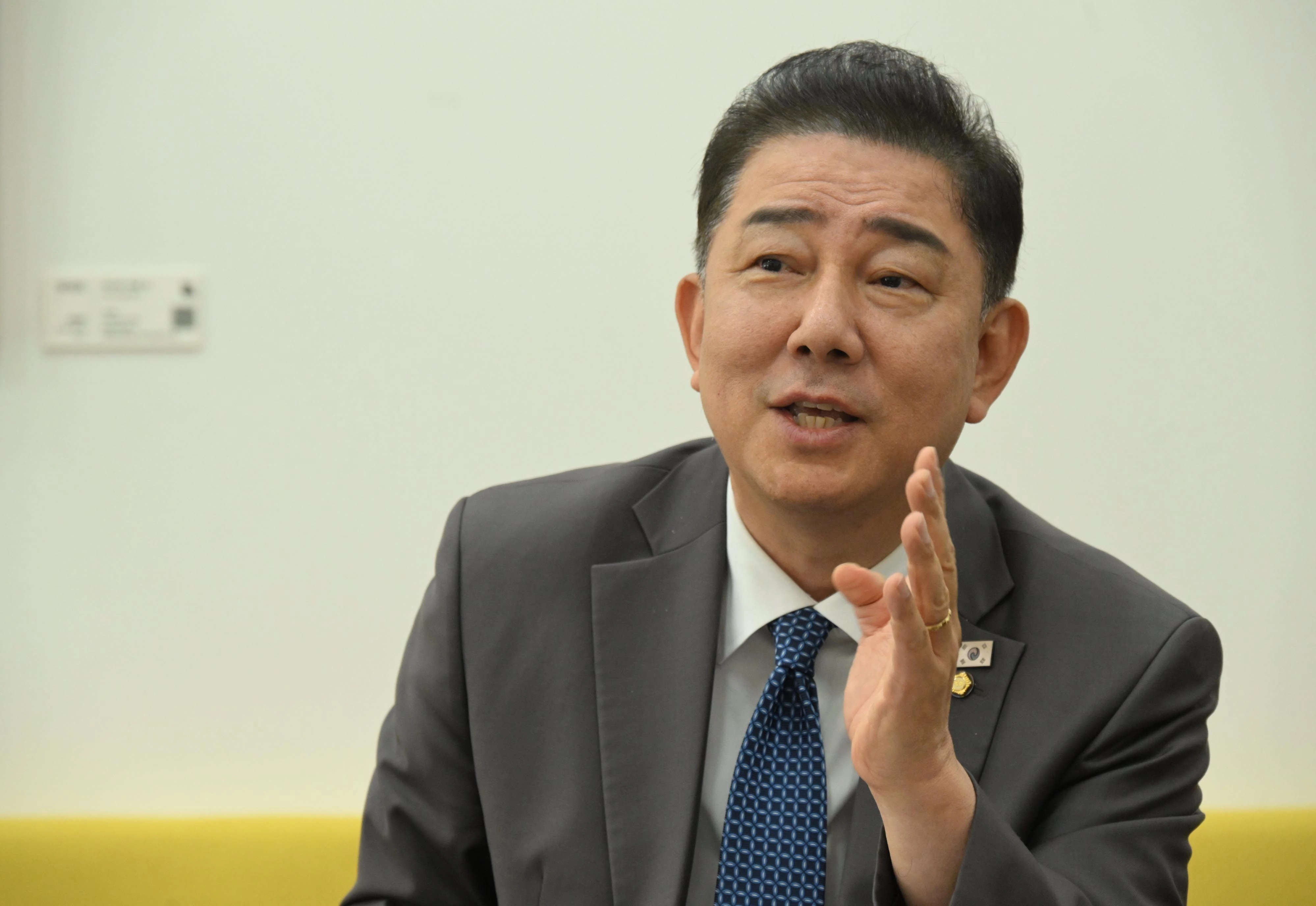 김병기 더불어민주당 원내대표가 4일 국회 본청 원내대표실에서 서울신문과 인터뷰를 하고 있다. 안주영 전문기자