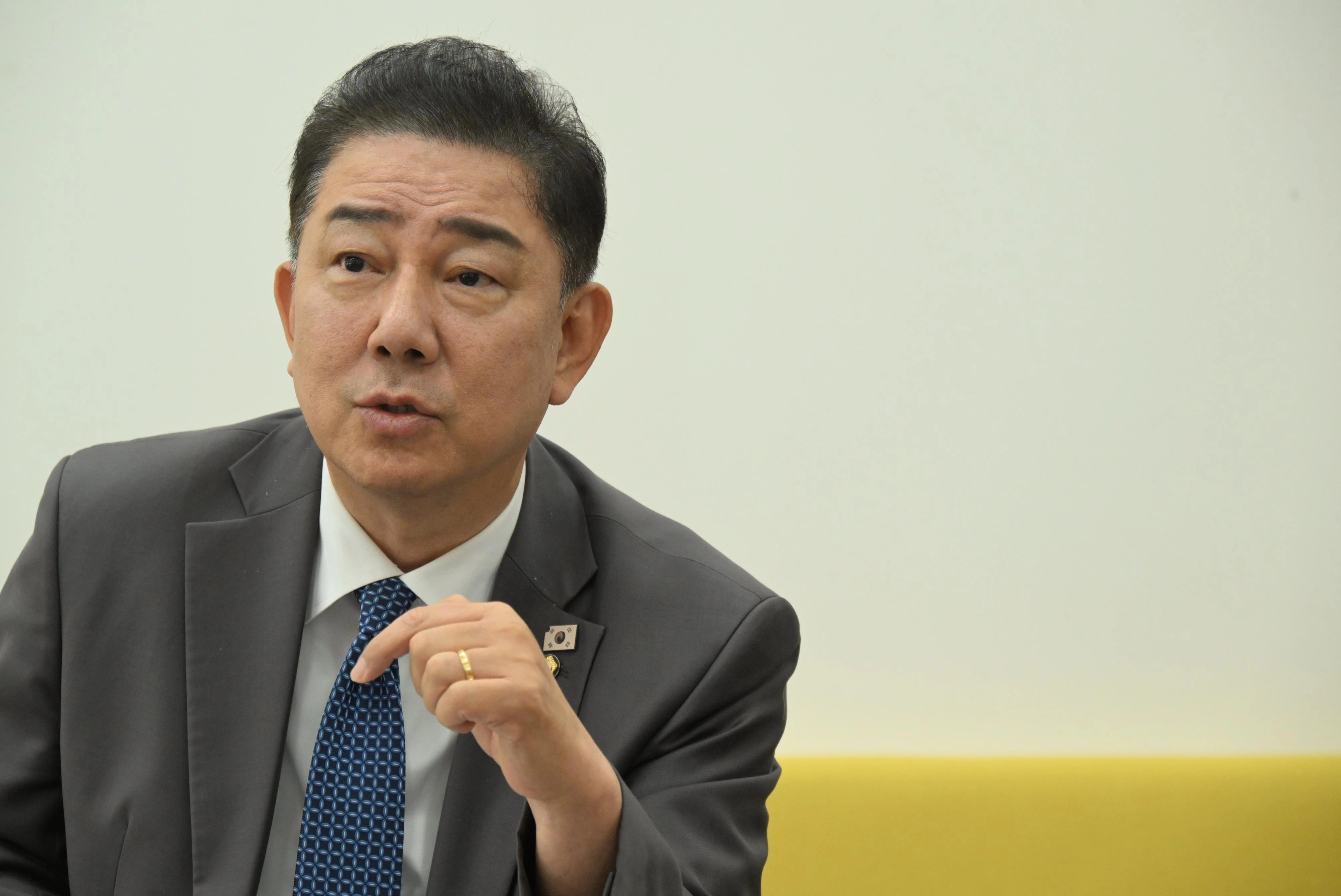 김병기 더불어민주당 원내대표가 4일 국회 본청 원내대표실에서 서울신문과 인터뷰를 하고 있다. 안주영 전문기자