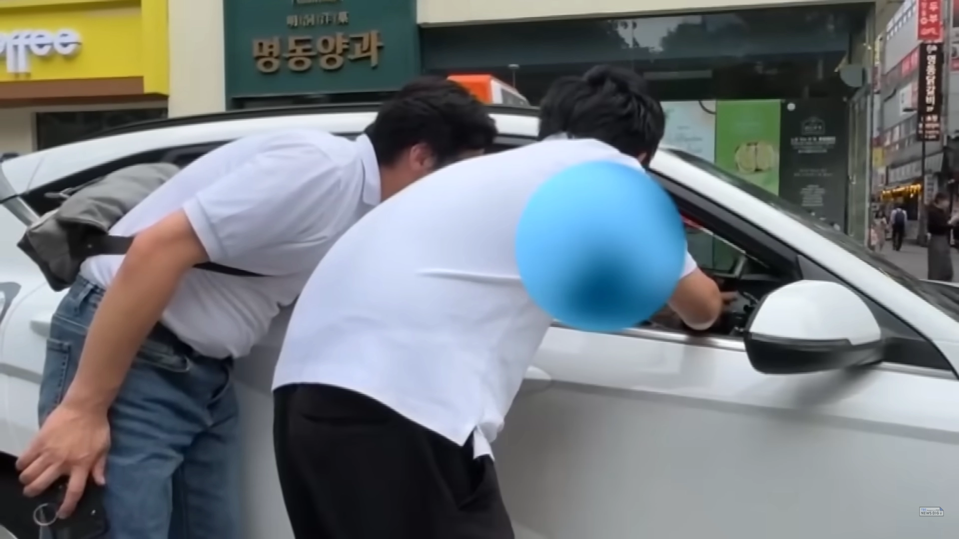 서울 명동에서 택시를 탑승한 일본 취재진이 택시기사의 불법 행위를 경험했다. 취재진이 “홍대에 가고 싶다”고 하자 택시기사는 “4만 5000원”이라고 답했다. 보통 명동에서 약 10㎞ 떨어진 홍대까지는 약 1만 2000원 정도인데, 이에 3배에 달하는 요금을 제시한 것이다. TBS 보도화면 캡처