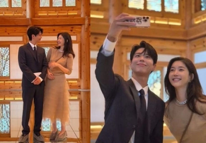 배우 박보검과 김희영 티앤씨재단 이사장이 서울 종로구 선혜원에서 열린 김수자 작가의 개인전에서 함께 사진을 찍고 있다. 김희영 인스타그램 캡처