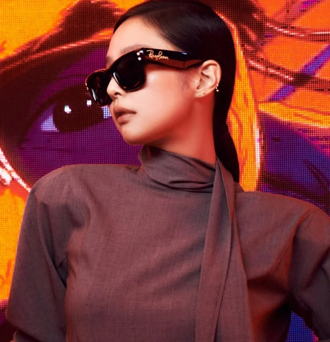 레이벤 선글라스를 착용한 블랙핑크 제니. 레이벤 인스타그램 캡처