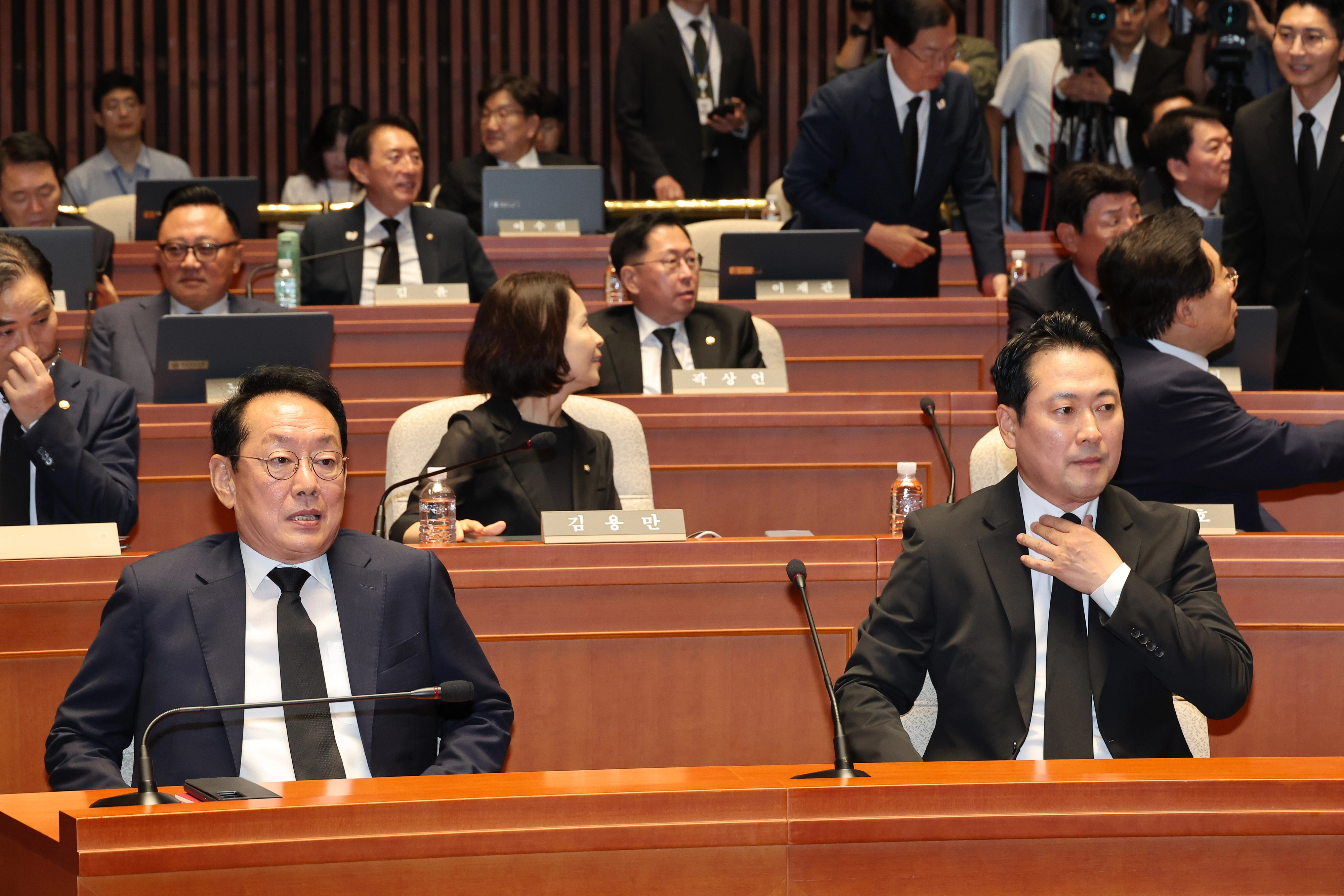 의총 참석한 장동혁-김도읍  국민의힘 장동혁 대표와 김도읍 의원이 1일 서울 여의도 국회에서 열린 의원총회에 참석해 있다. 2025.9.1 연합뉴스